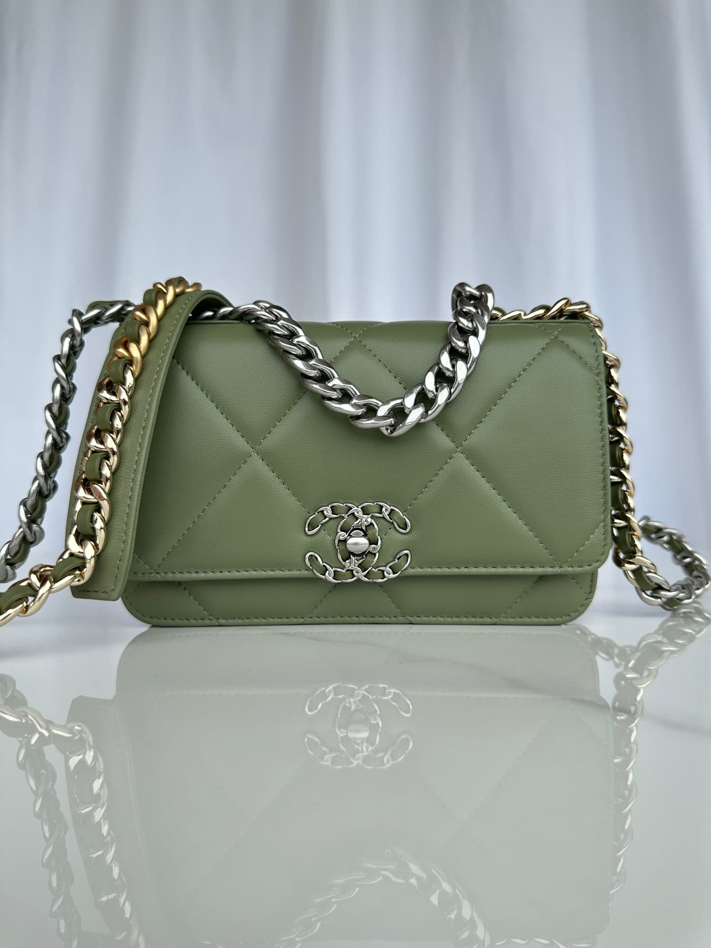 Chanel Wallet on Chain Lambskin Leather & Silver-Tone Metal Green AP0957 A