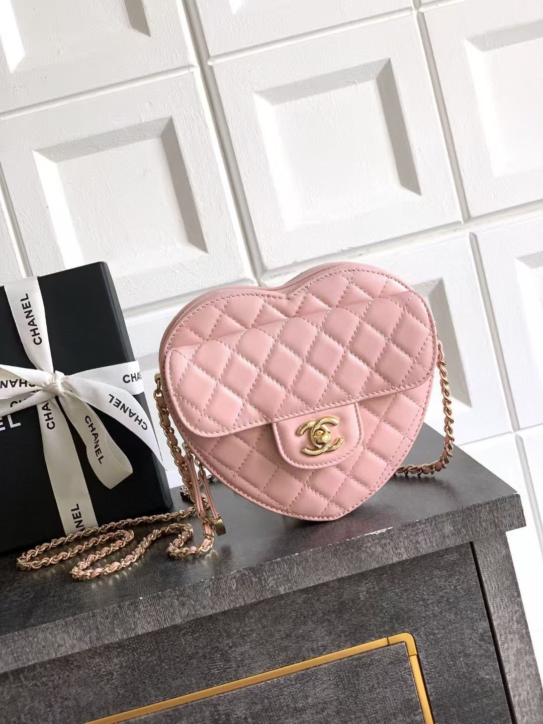 Chanel HEART BAG Lambskin & Gold-Tone Metal AS3191 A