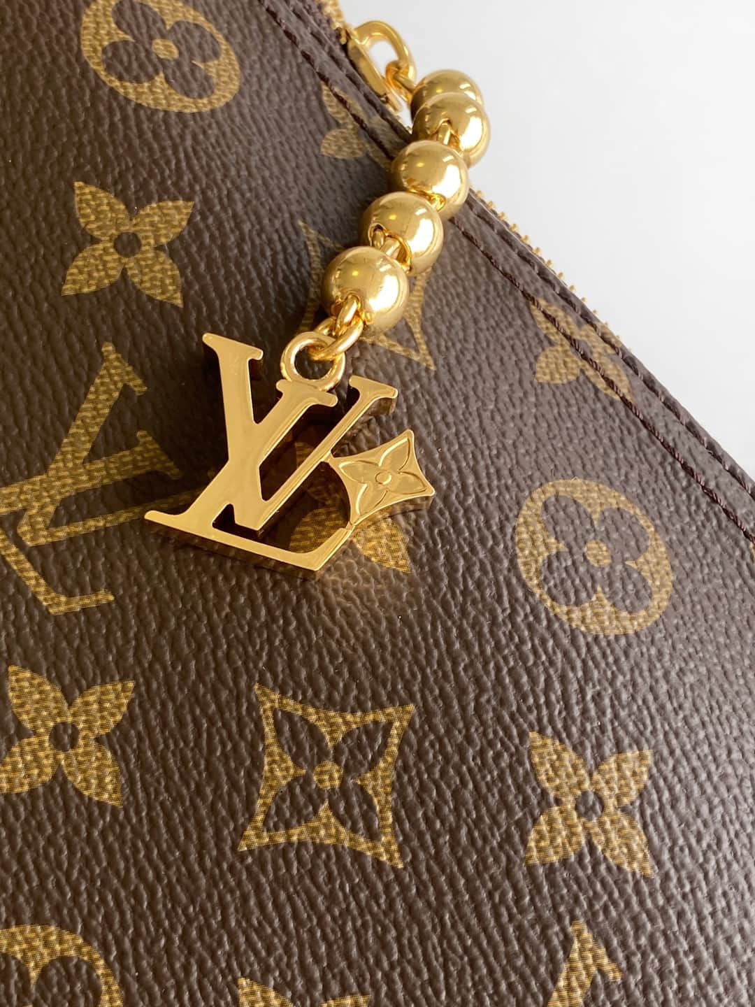 Louis Vuitton Vagabond Hobo Monogram coated canvas M14018 High