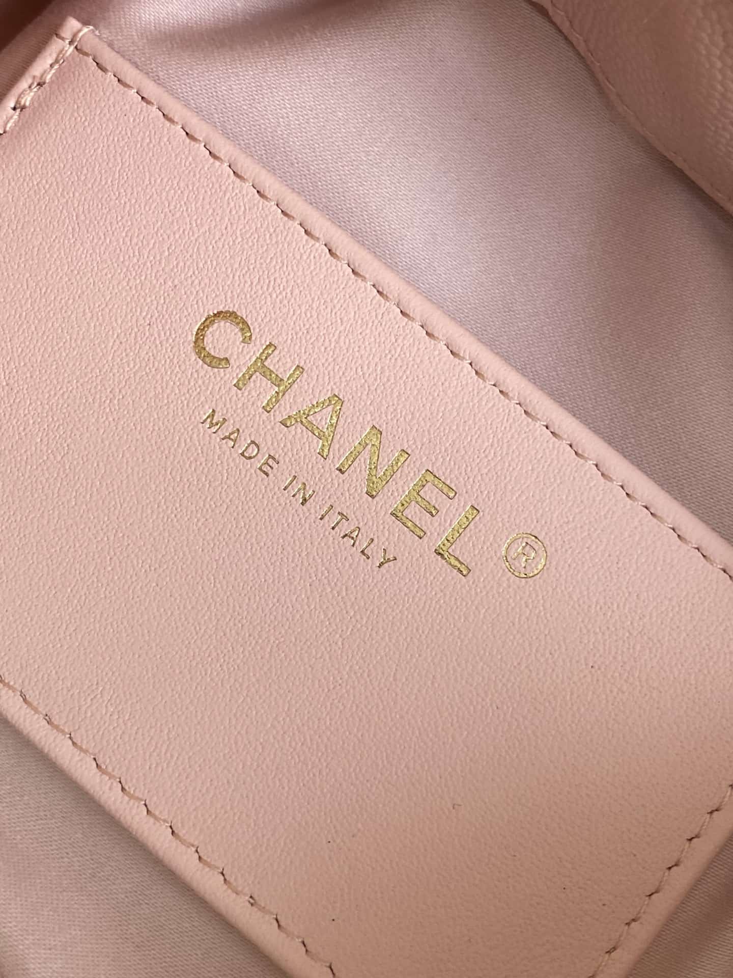 Chanel 25 Mini Hobo handbag AS5631 Grained calfskin & gold-tone metal Pink A