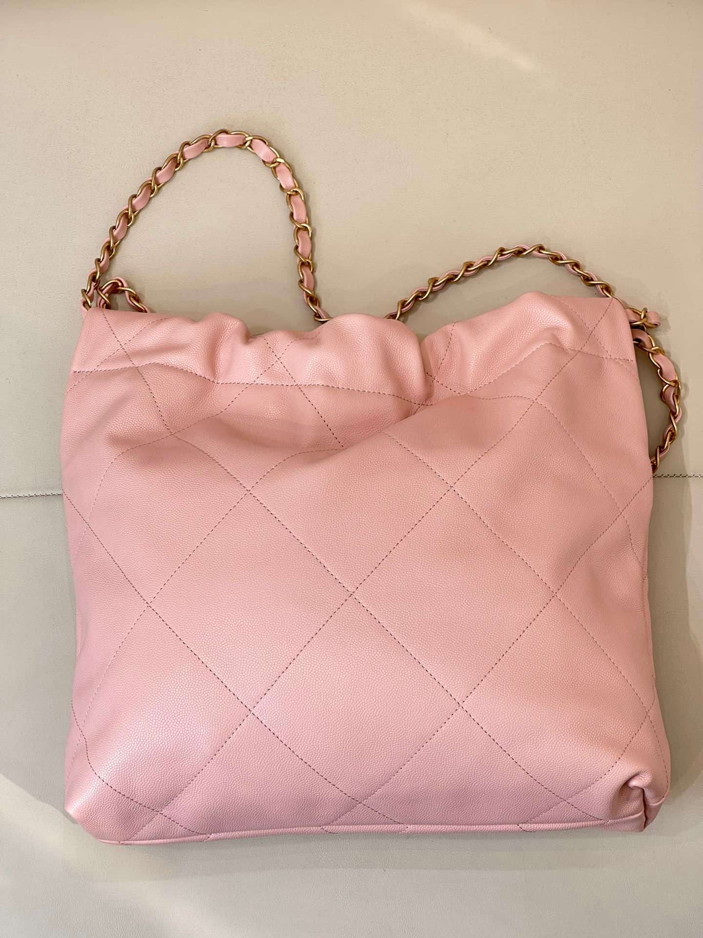 Chanel 22 Small handbag Shiny calfskin & gold-tone metal AS3260 Pink TOP