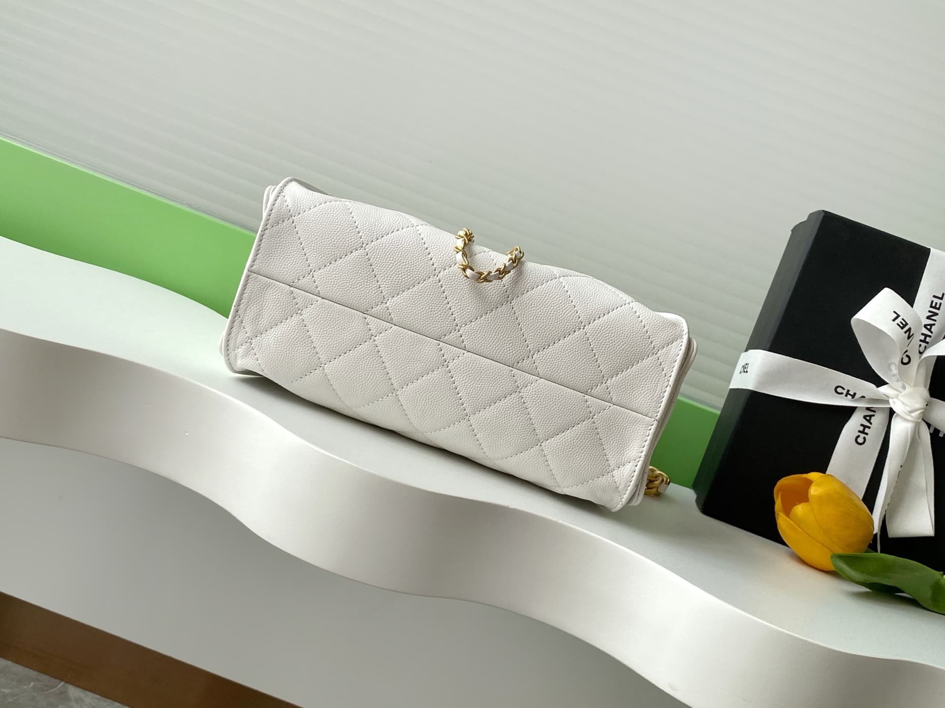 Chanel 25 Mini Hobo handbag AS5631 Grained calfskin & gold-tone metal White A