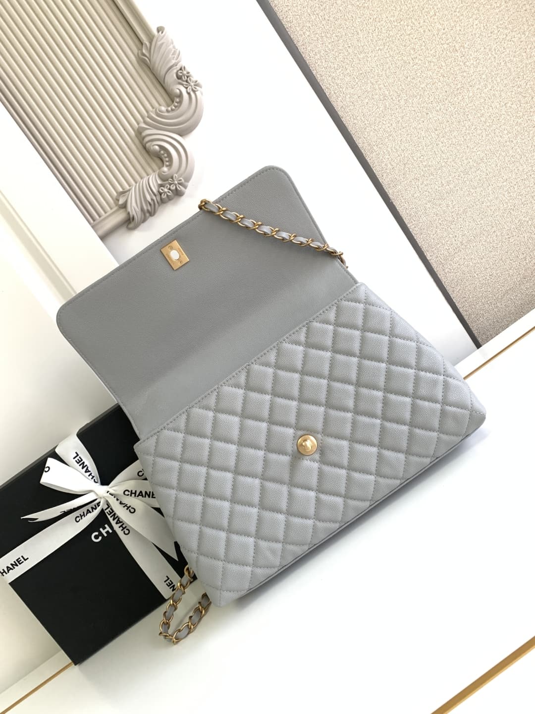 Medium FLAP BAG WITH TOP HANDLE Grained Calfskin A92991 Grey-binding Gold Metal A