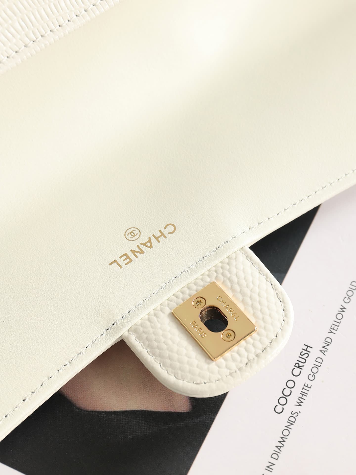 Chanel Clutch with chain Lizard Embossed Calfskin & Gold-Tone Metal White AP5280 A