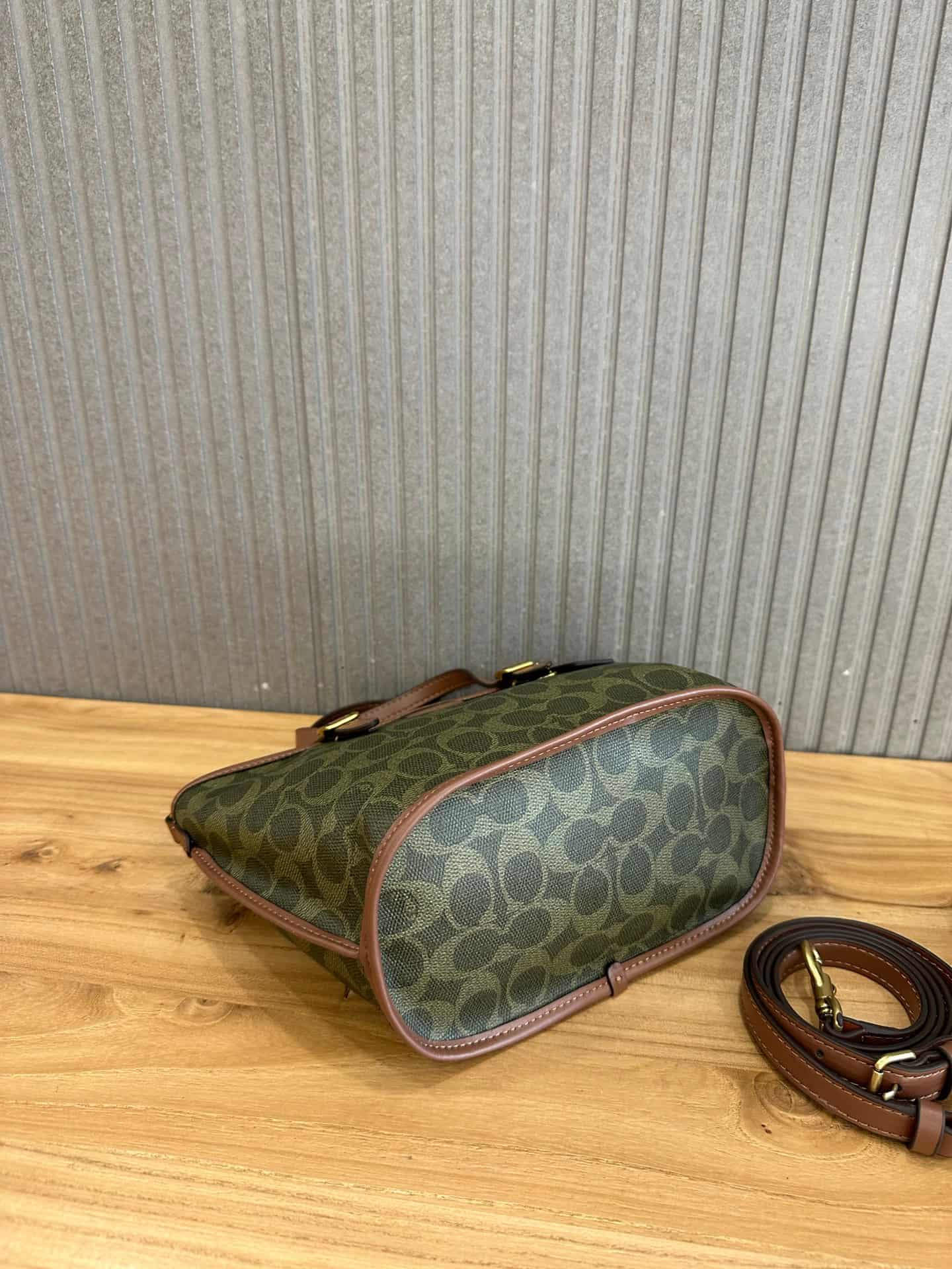 Coach Taxi Tote Bag 21 in Signature Canvas High
