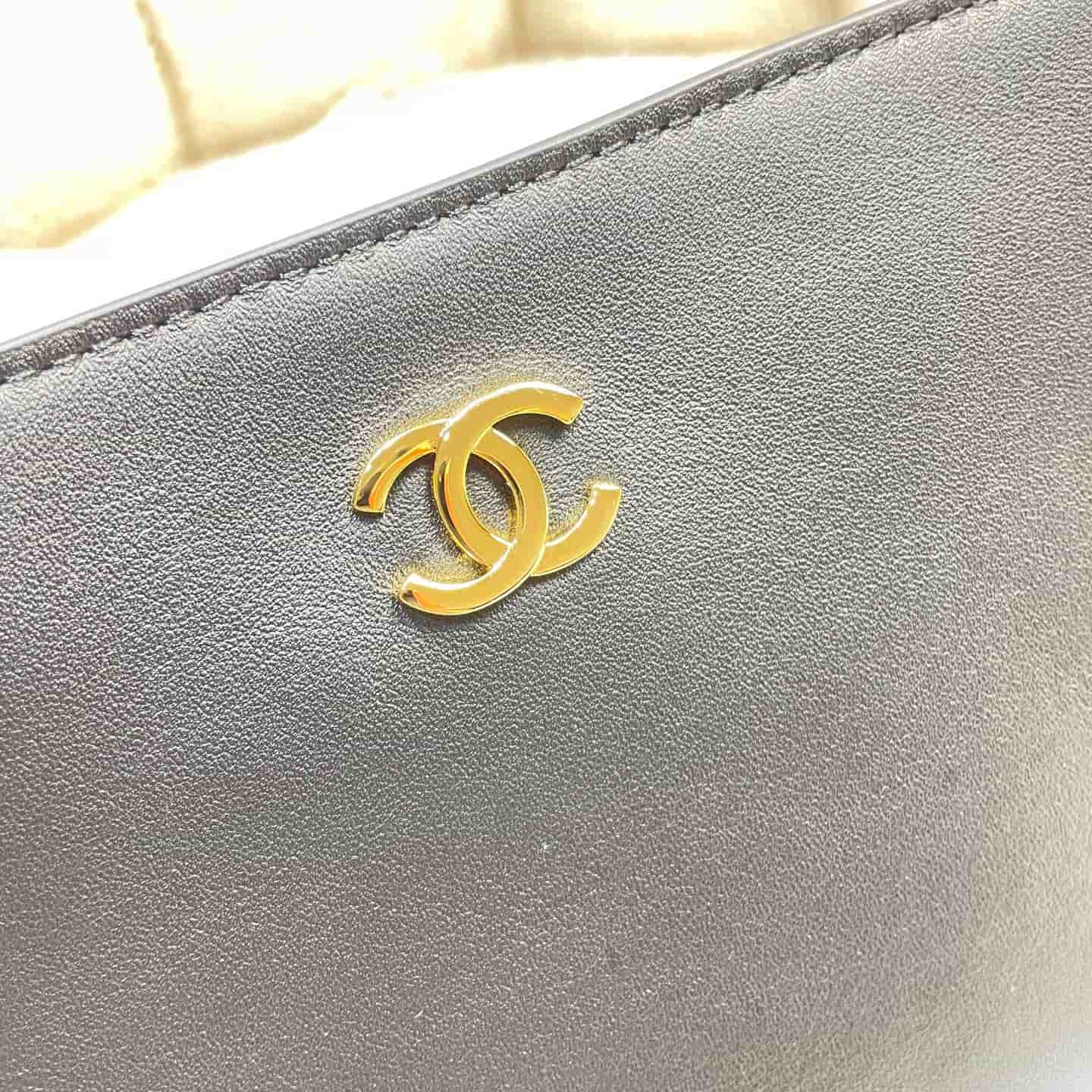 Chanel Shoulder Bag Shiny Calfskin& Gold-Tone Metal Black AS6238 High