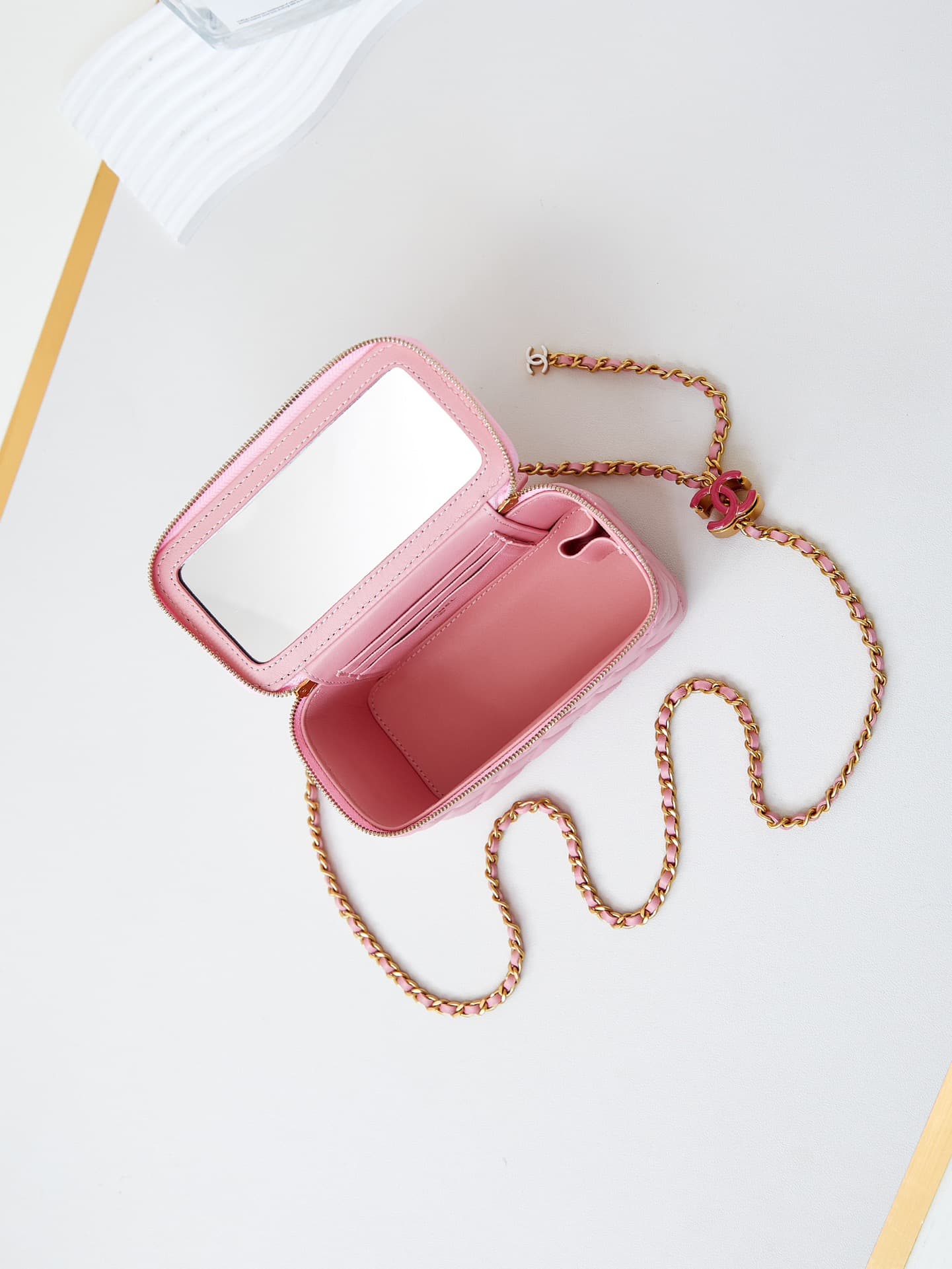 Chanel Vanity with Chain AP3940 Lambskin Pink A