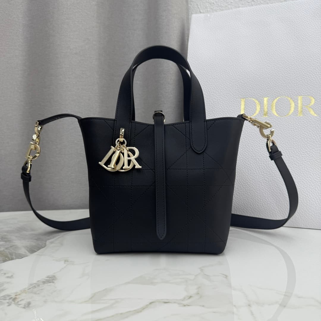 Small Dior Toujours Vertical Tote Bag Black Flat Macrocannage Calfskin M2835 High