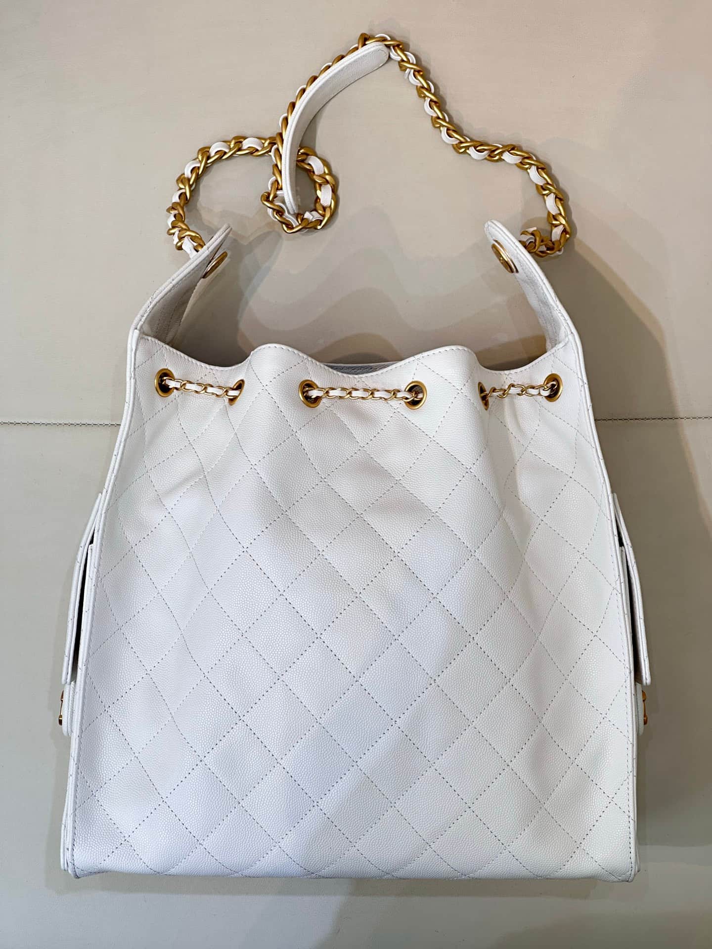Chanel 25 Medium Hobo handbag AS5311 Grained Calfskin & Gold-tone Metal White TOP
