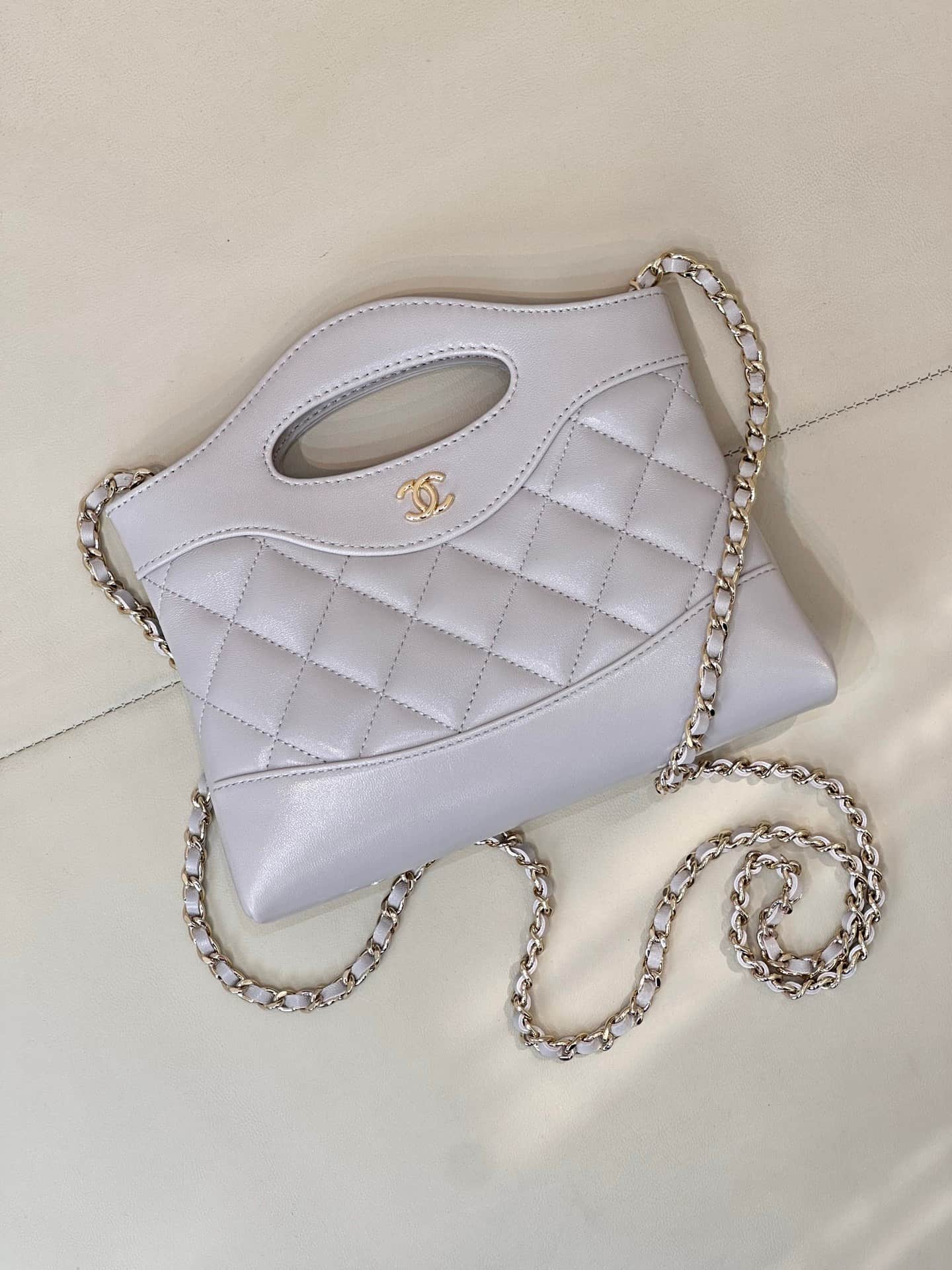 Chanel Clutch with chain Lambskin & Gold-Tone Metal AP3656 Light Grey TOP