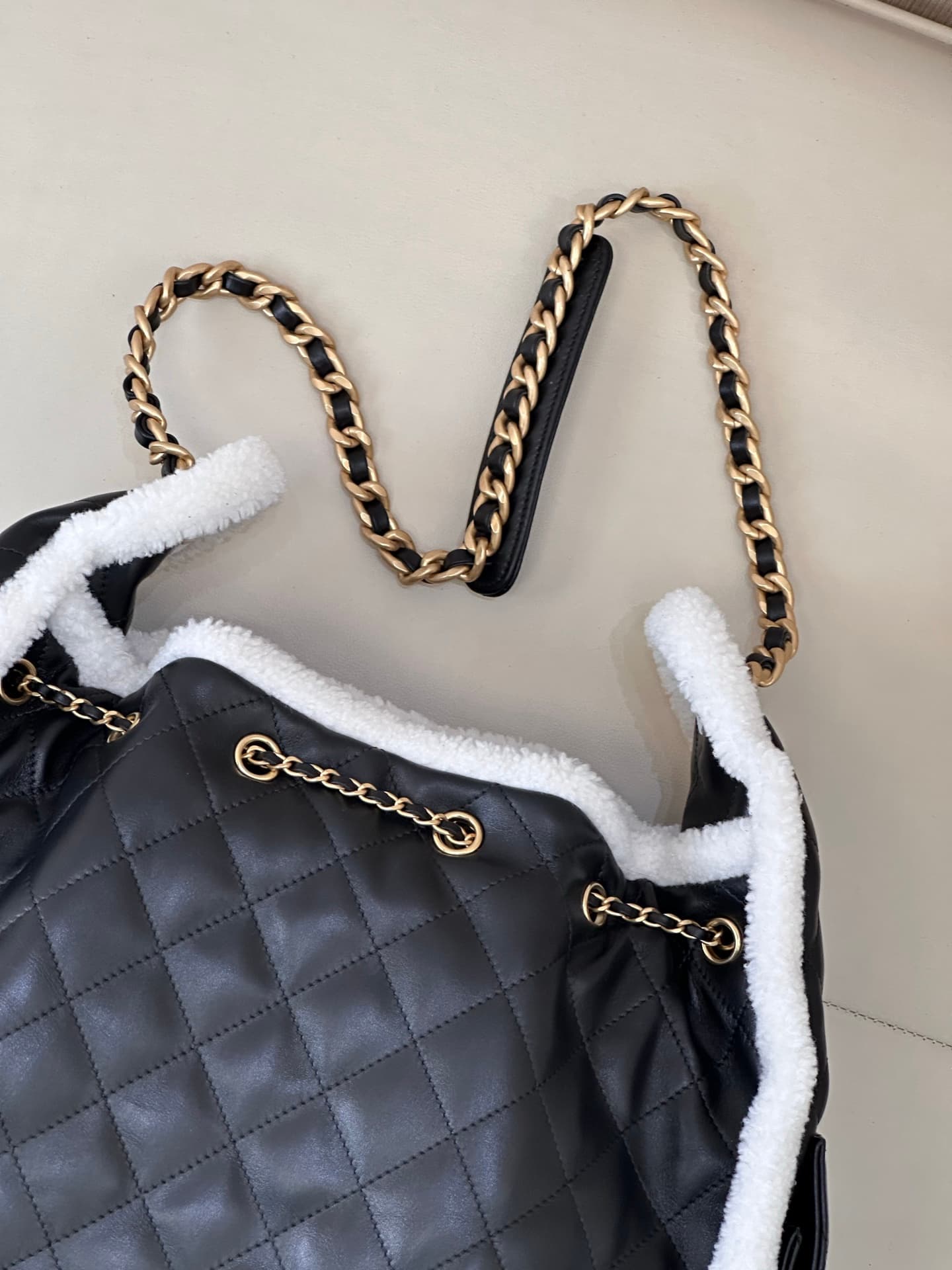 Chanel 25 Medium Hobo handbagAS5311 Suede &Shearling &Gold-tone Metal Black TOP