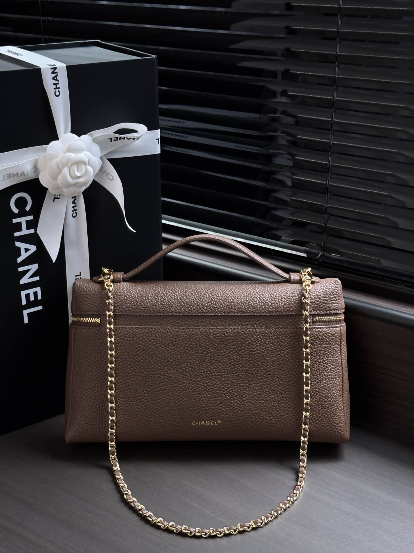 Chanel Vanity with chain Grained Calfskin & Gold-Tone Metal Dark Brown AS6473 A