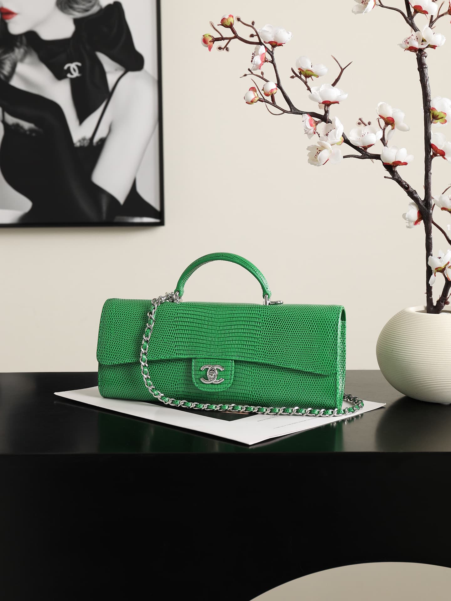 Chanel Clutch with chain Lizard Embossed Calfskin & Silver-Tone Metal Green AP5280 A