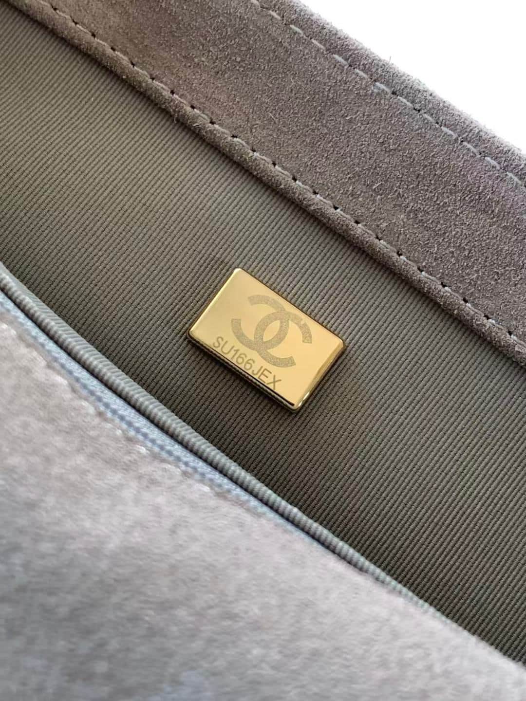 Chanel Classic Flap bag in Grey Suede & Gold-Tone Metal AS5989 A