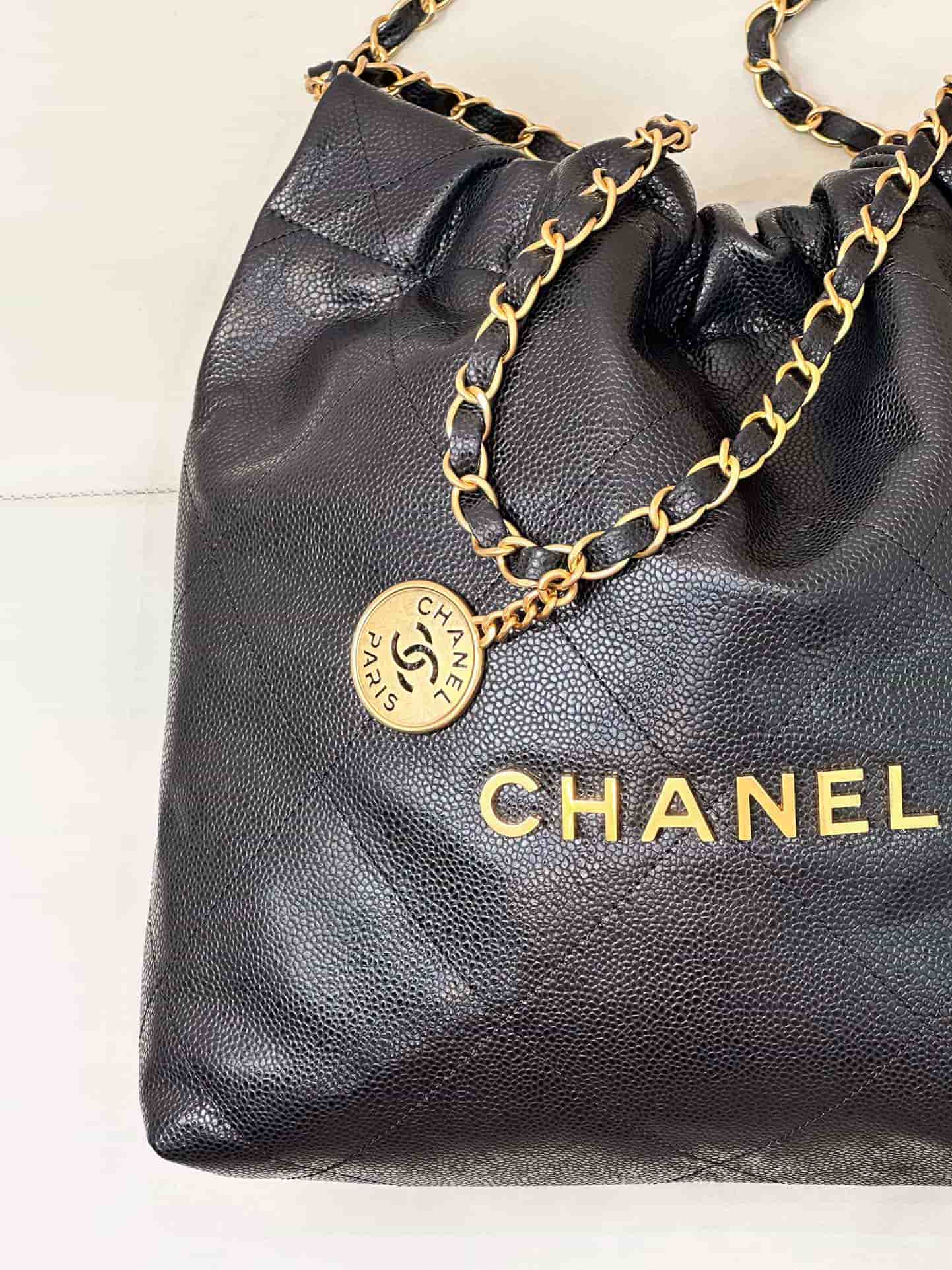 Chanel 22 Small handbag Shiny calfskin & gold-tone metal AS3260 Black TOP