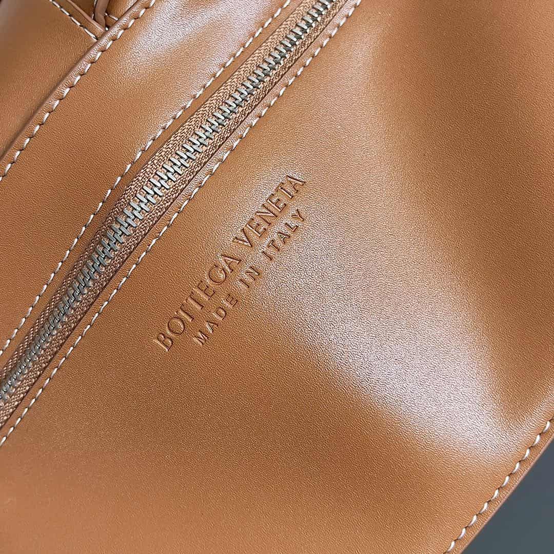 BV CASSETTE BAG Lambskin Top