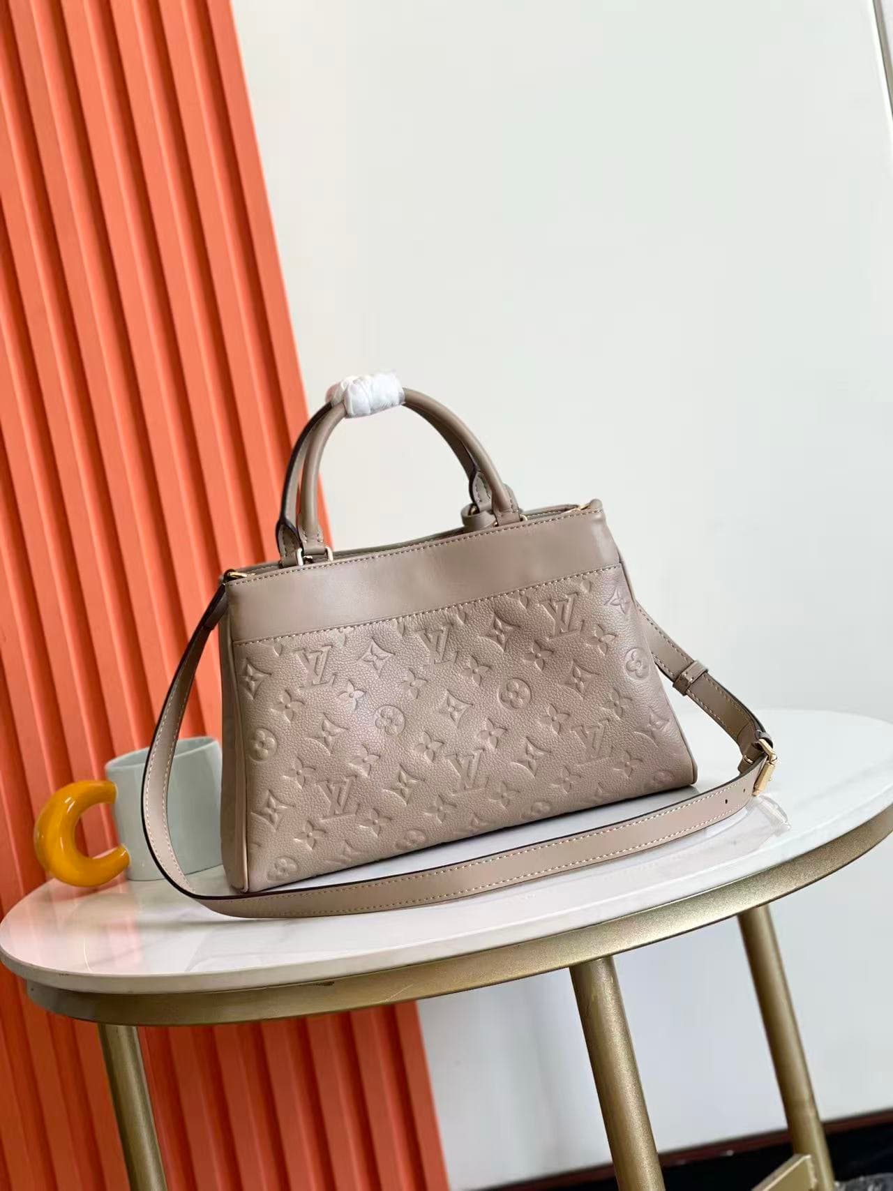 Louis Vuitton Avenue PM Cowhide leather M15231 Smoke High