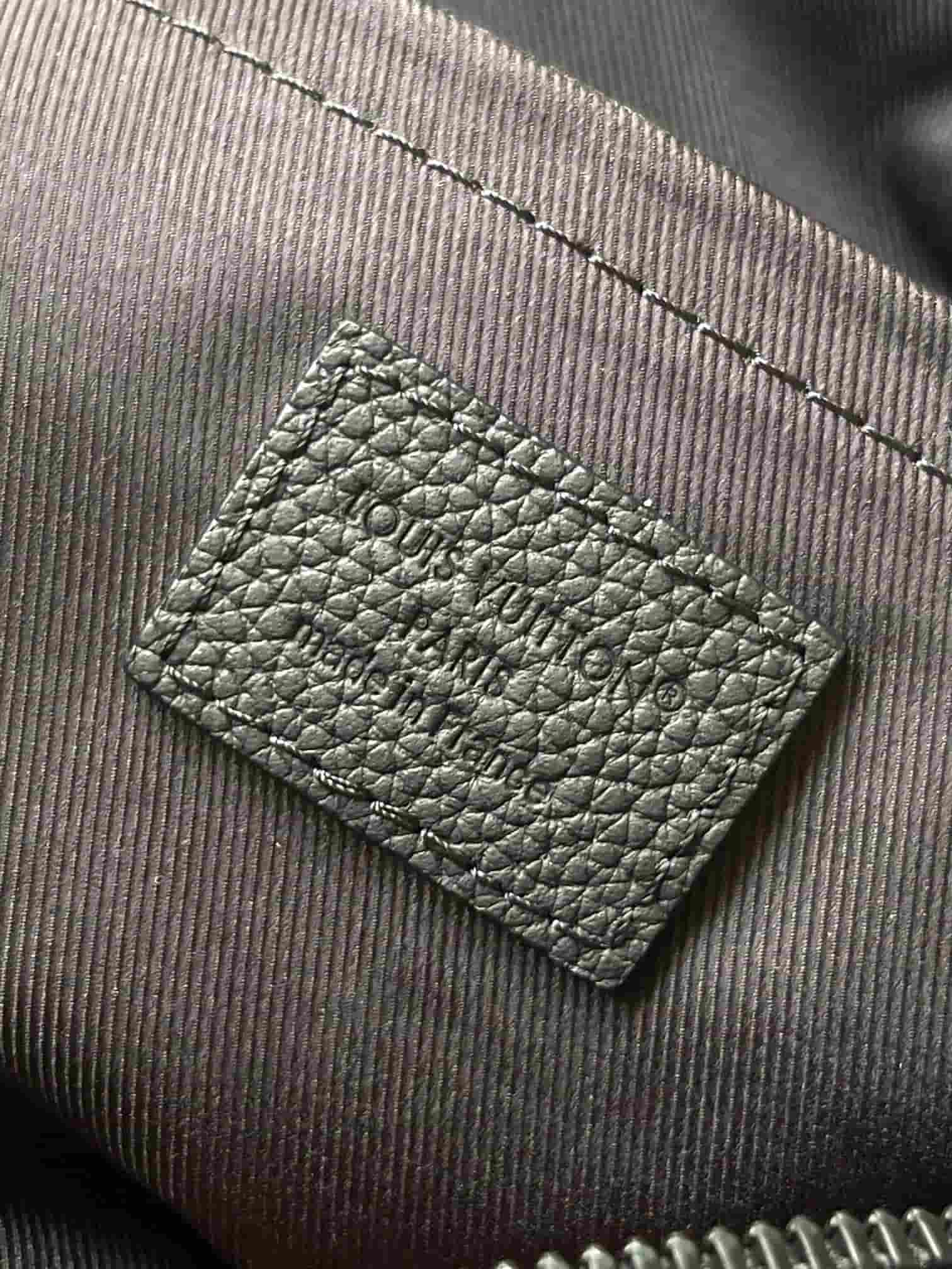 Louis Vuitton Nil Messenger Black Damoflage Black coated canvas M14988 TOP