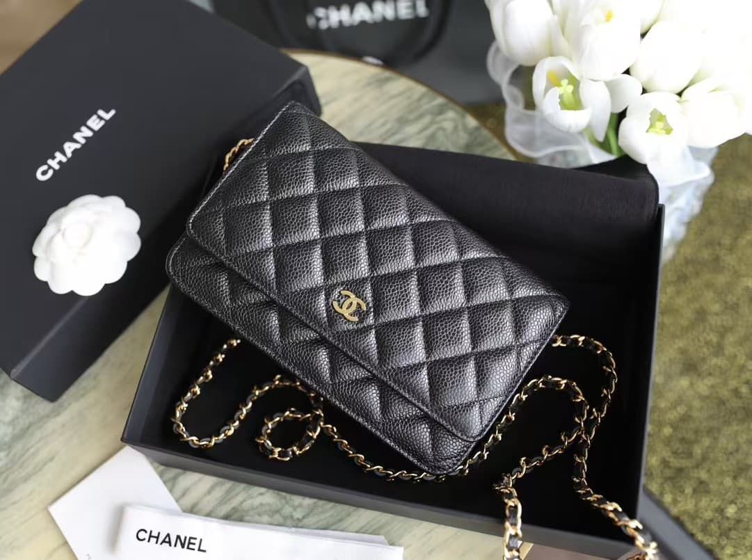 Classic Wallet on Chain AP0250 Grained Calfskin Black Gold Metal TOP