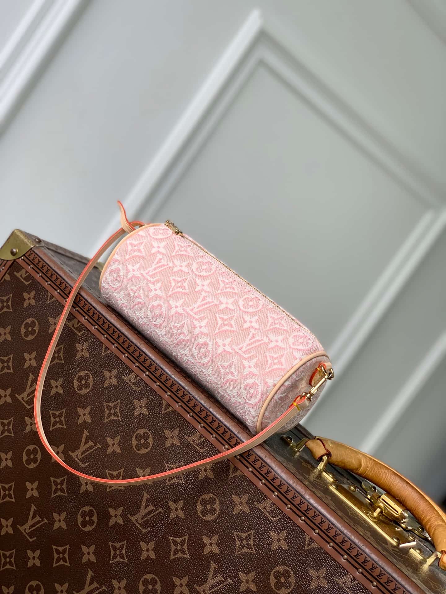 Louis Vuitton Pochette Papillon Monogram Emblème Rose Ruban M29881 High