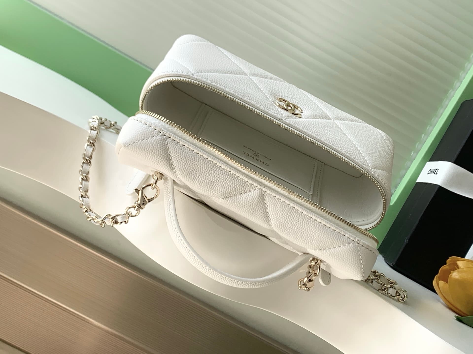 Chanel Vanity with Chain Grained Shiny Calfskin & Gold-Tone Metal White AP4936 A