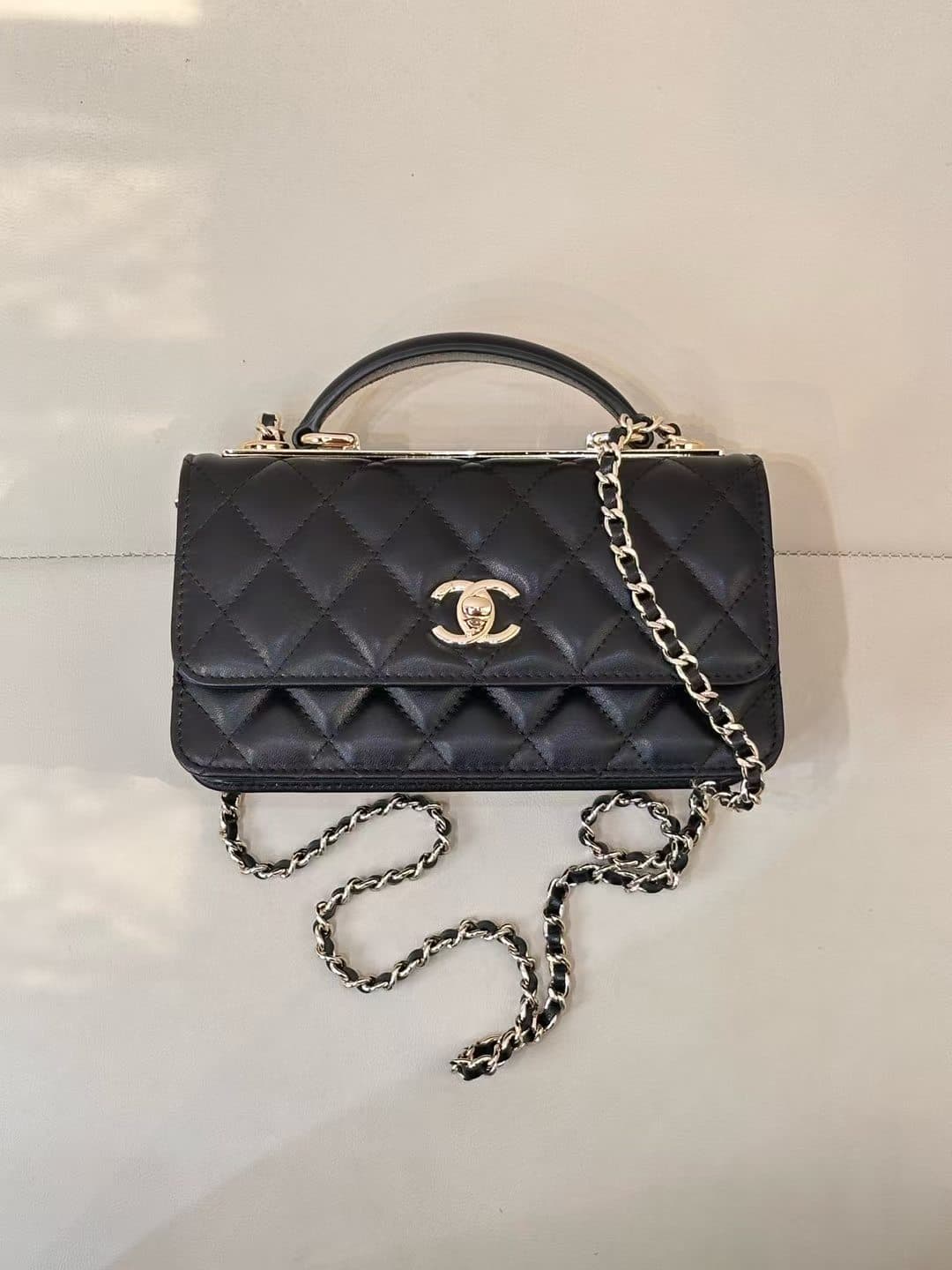 Chanel Clutch with chain Lambskin & Gold-Tone Metal AP4184 TOP