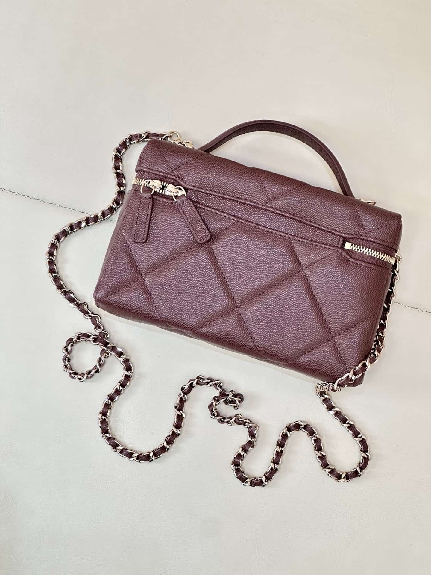 Chanel Vanity with Chain Grained Shiny Calfskin & Gold-Tone Metal Claret AP4936 TOP