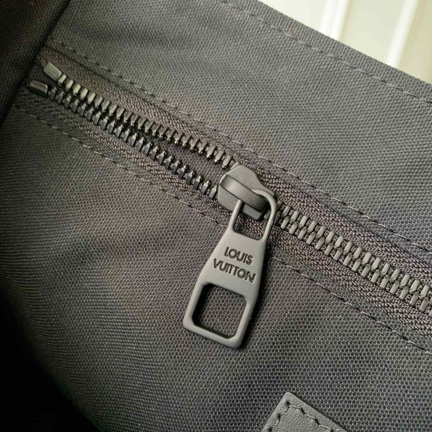 Louis Vuitton Christopher Messenger Taurillon Monogram cowhide leather M28324 High