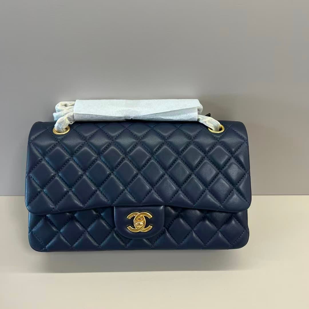 Medium CLASSIC HANDBAG Lambskin Navy Gold Metal B
