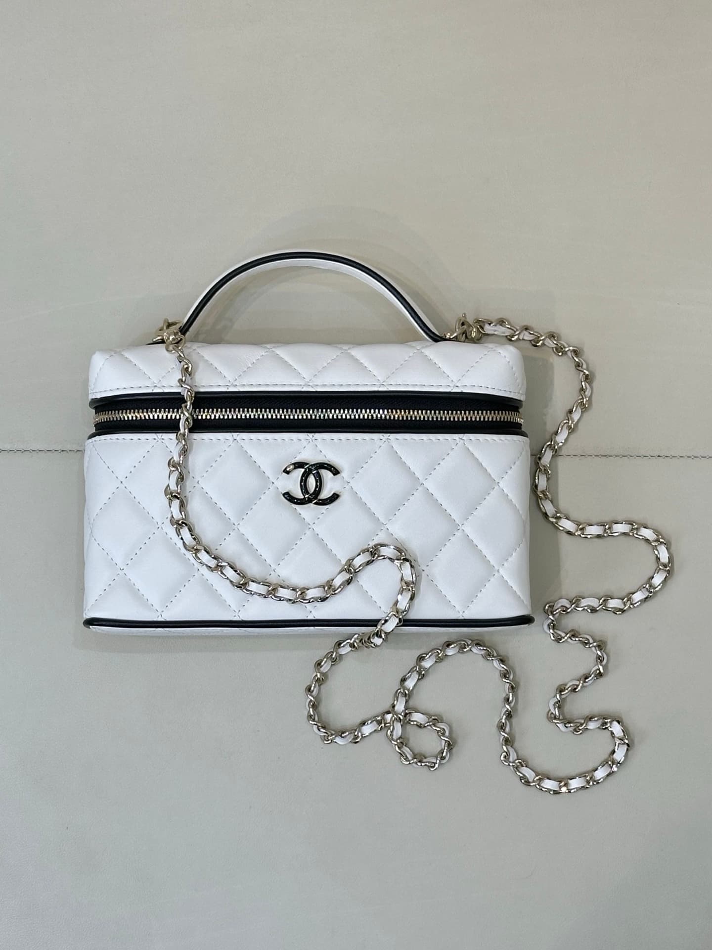 Chanel Vanity with Chain Lambskin & Gold-Tone Metal White AP5240 TOP