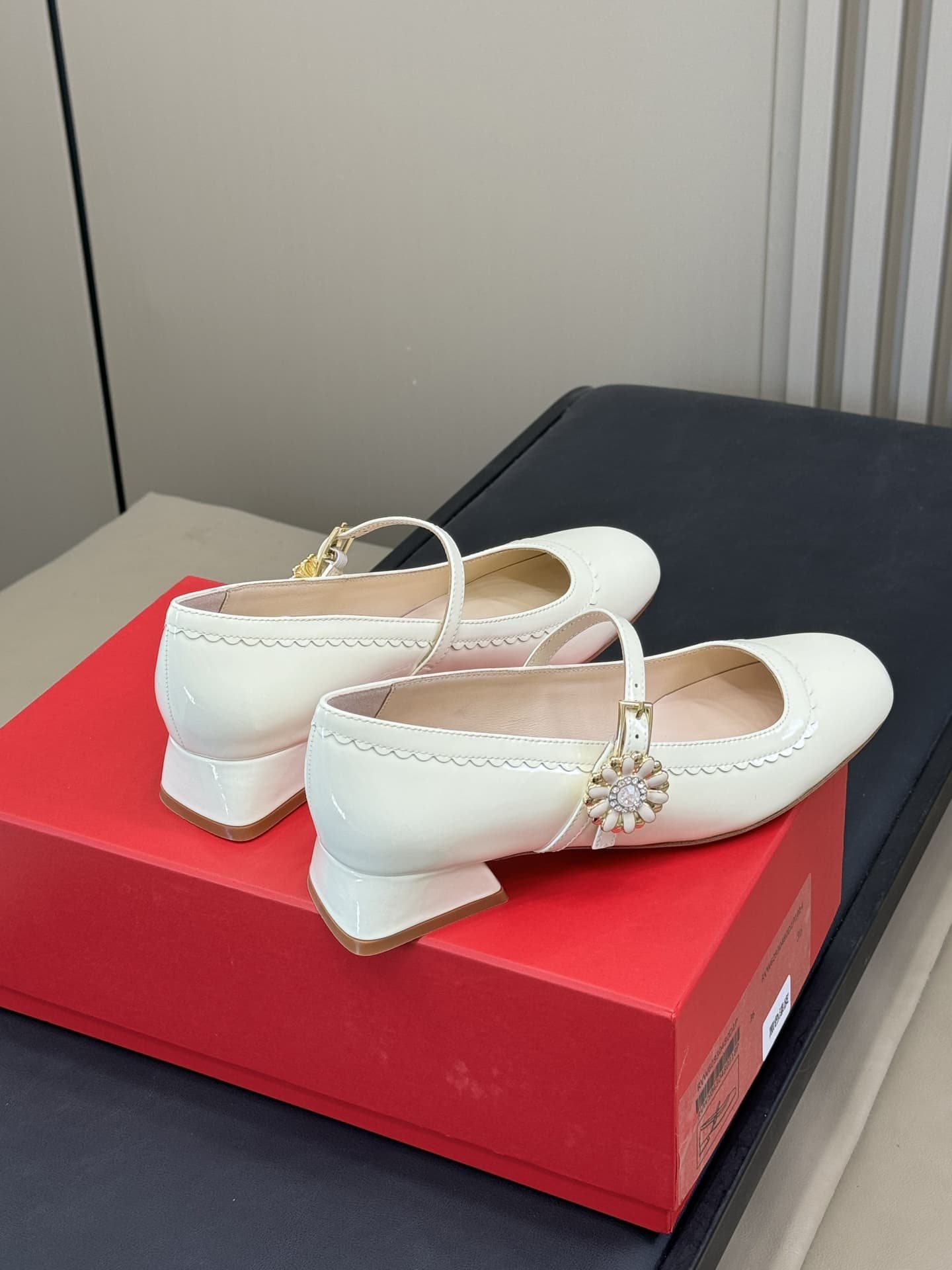 Roger Vivier Tres Vivier Mary Janes in patent leather shoes Women