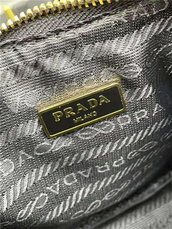 Prada Re-Edition 2005 Saffiano leather bag 1BH204 Black High