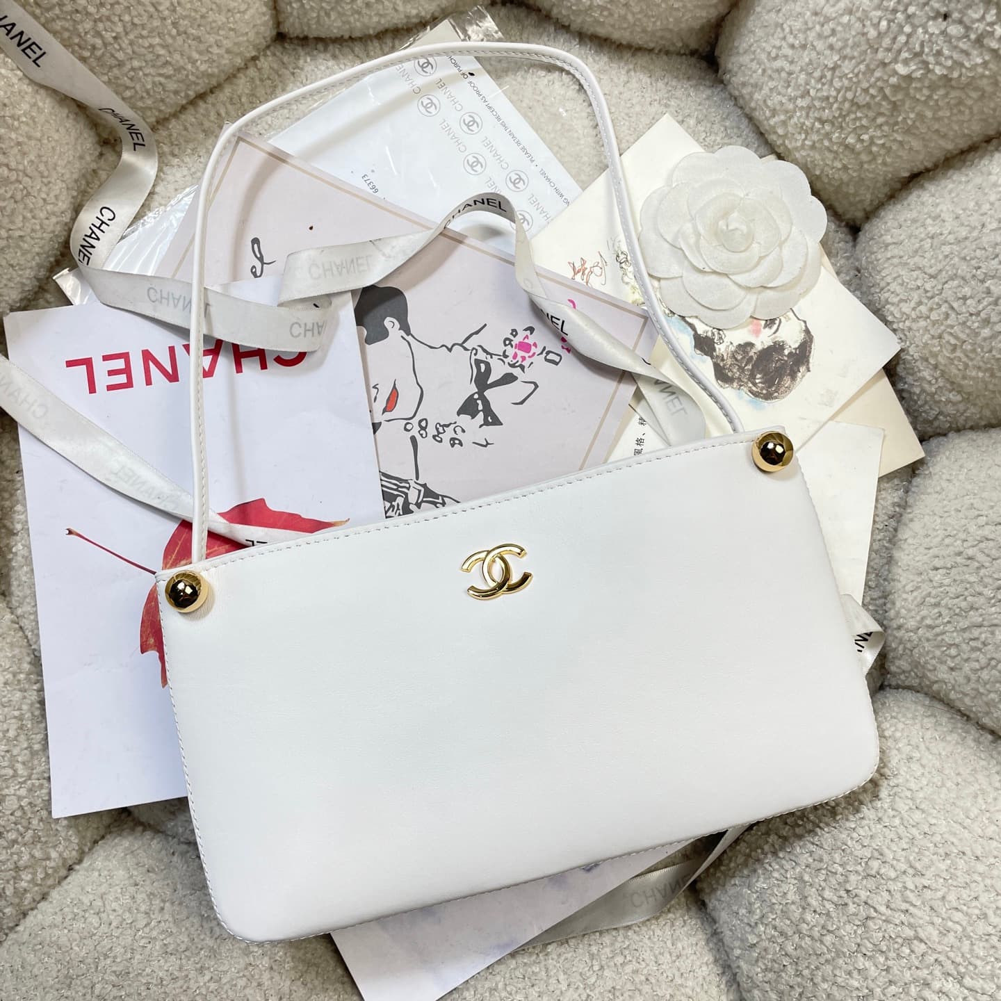 Chanel Shoulder Bag Shiny Calfskin& Gold-Tone Metal White AS6238 High