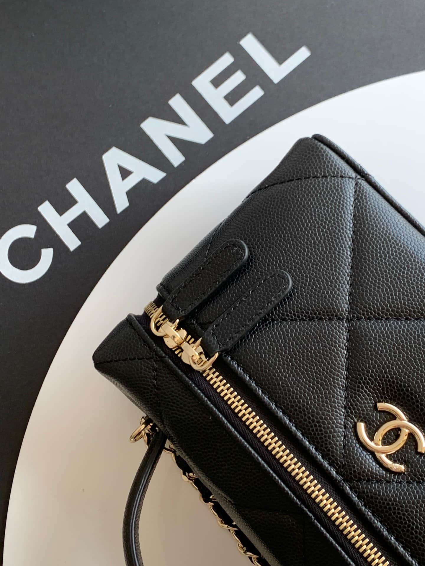 Chanel Vanity with Chain Grained Shiny Calfskin & Gold-Tone Metal Black AP4936 A