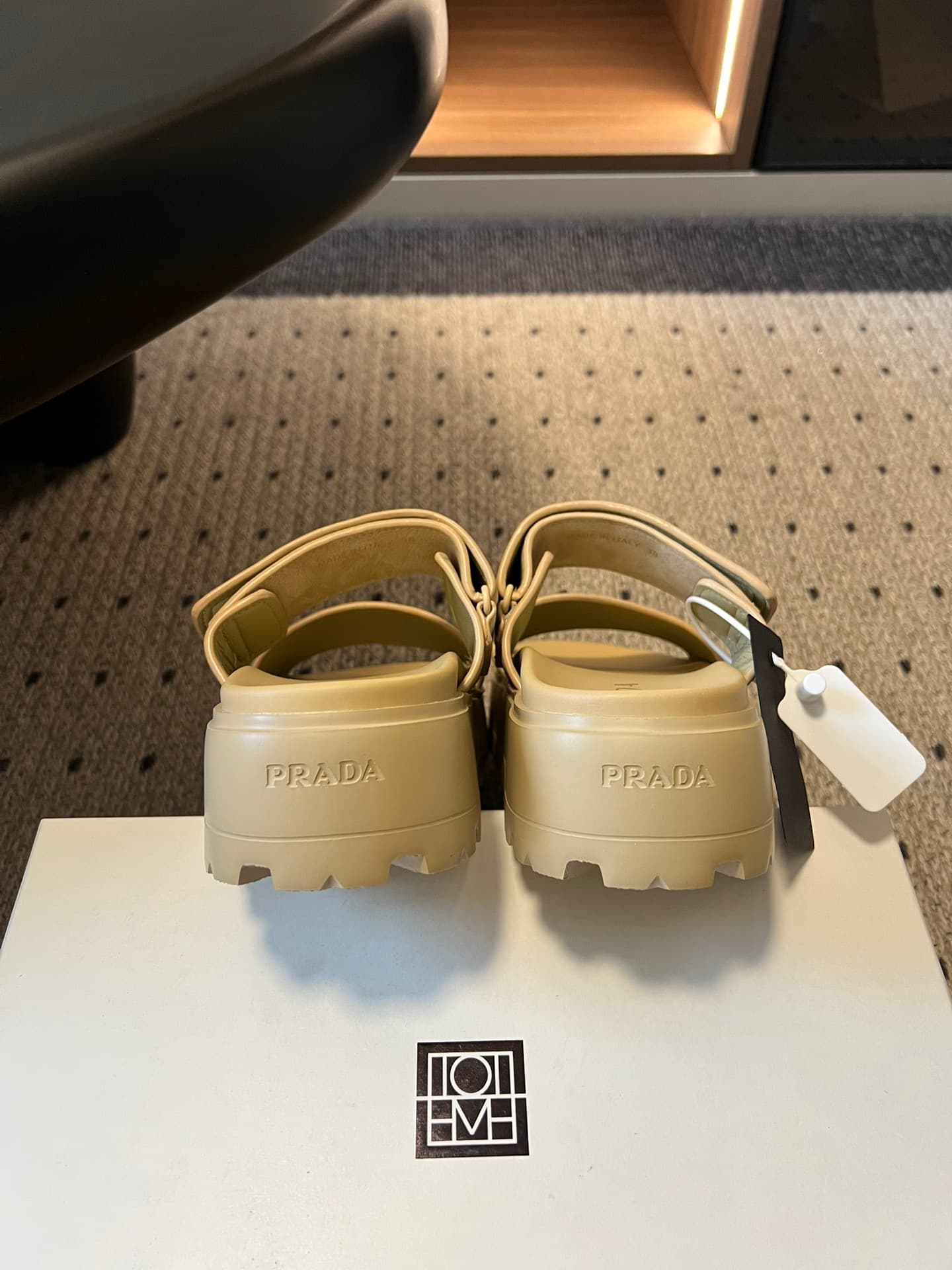 Prada Leather Fussbett Slides