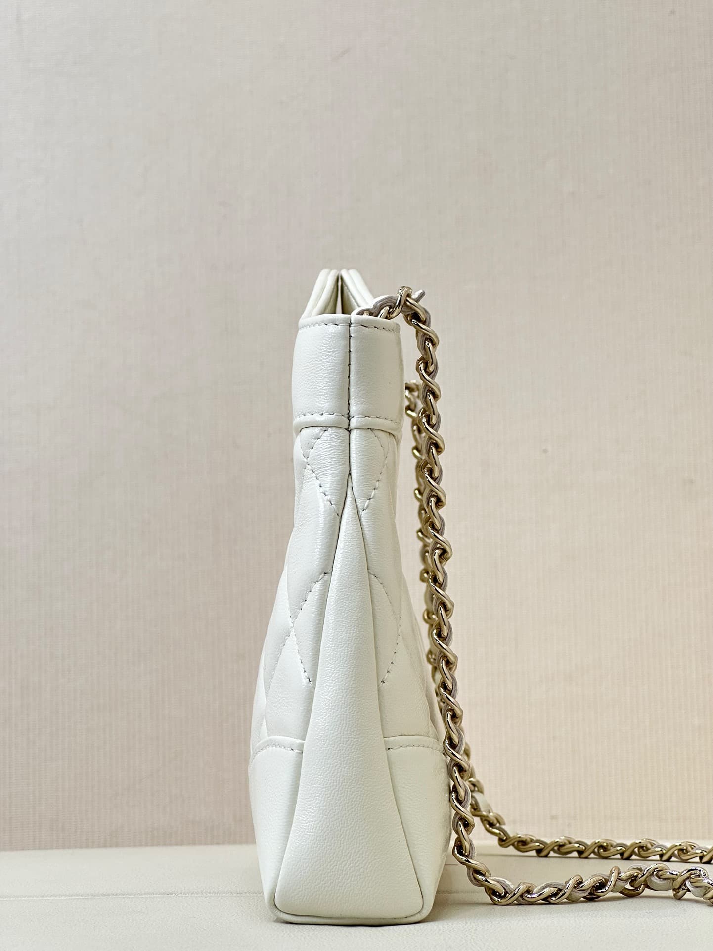 Chanel Clutch with chain Lambskin & Gold-Tone Metal AP3656 White TOP