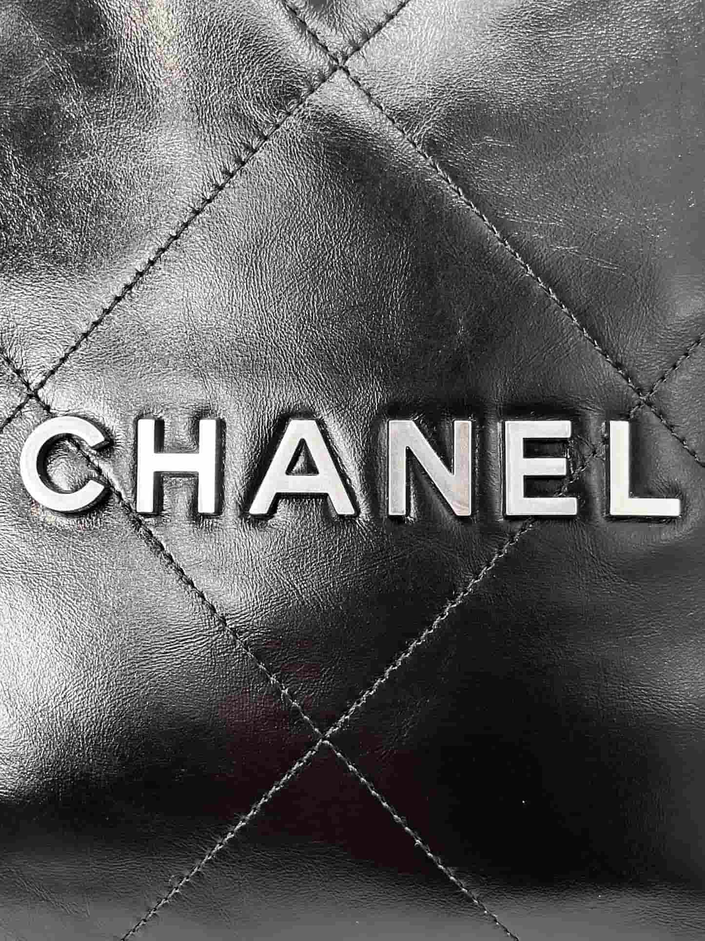 Chanel 22 LARGE HANDBAG Shiny Calfskin & Silver-Tone Metal AS3262 Black TOP