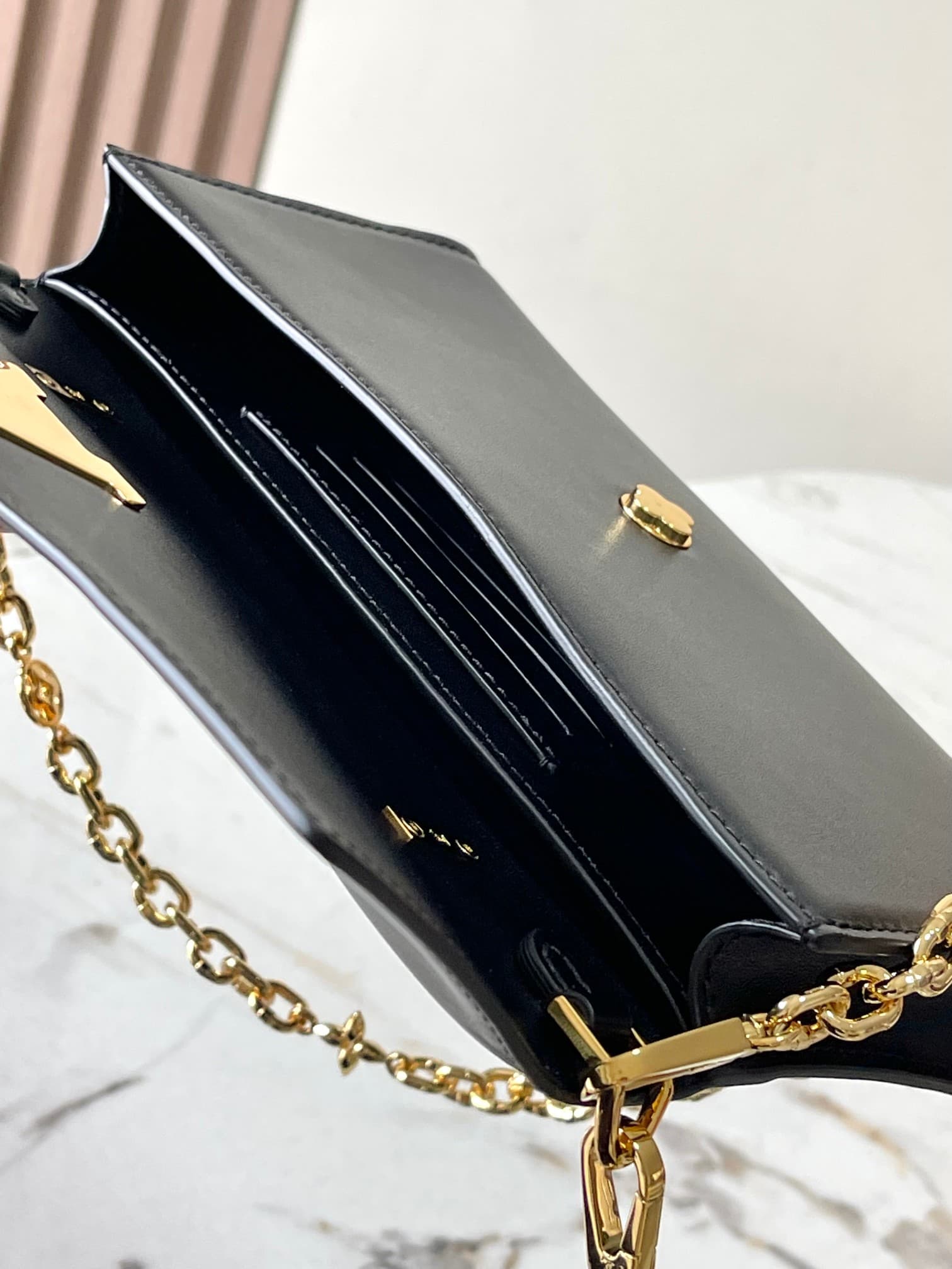 Louis Vuitton Wallet On Chain Capucines Calf Leather M12143 Black Top