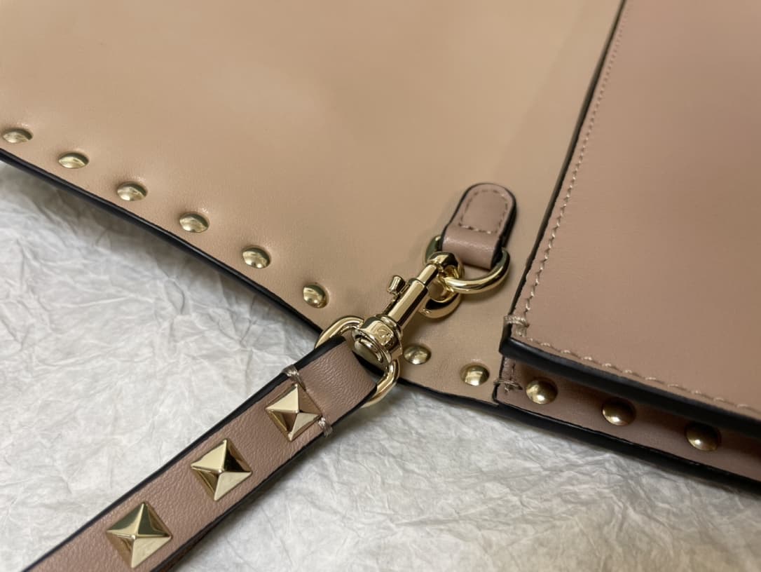 Valentino Medium Clutch In Pink Calfskin High