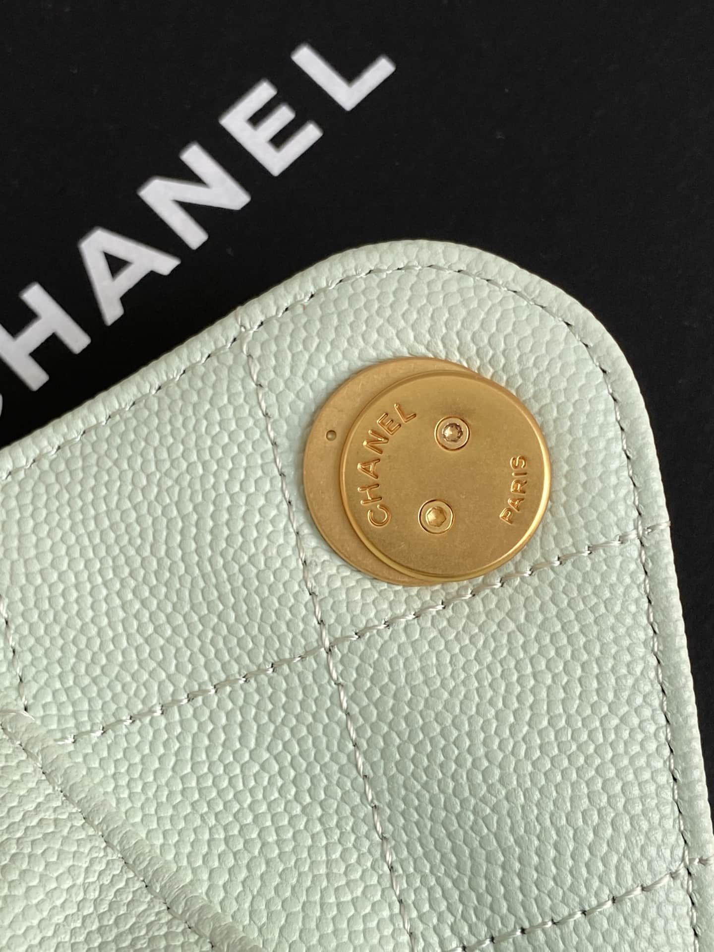Chanel 25 Mini Hobo handbag AS5631 Grained calfskin & gold-tone metal Green A