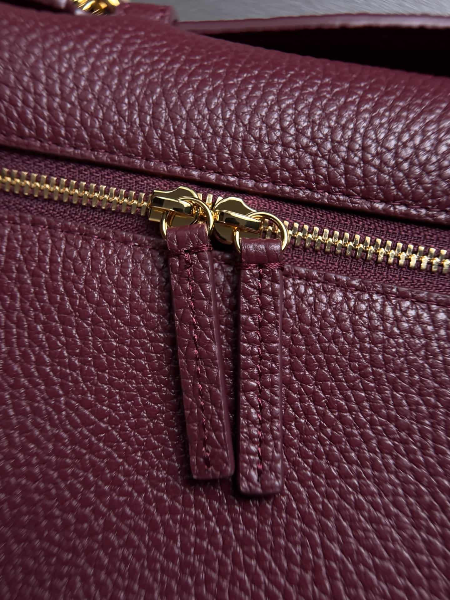 Chanel Vanity with chain Grained Calfskin & Gold-Tone Metal Dark Burgundy AS6473 A