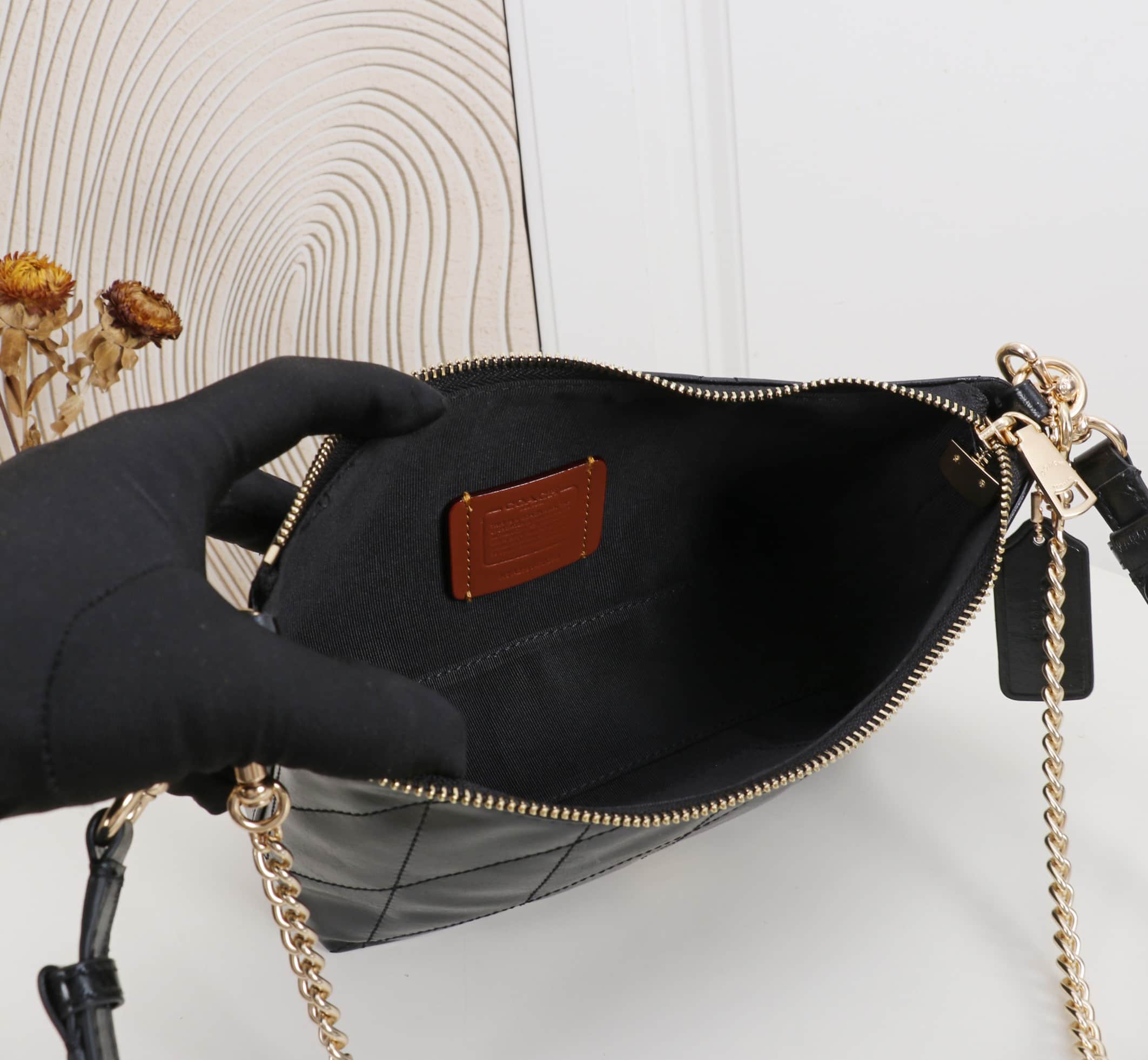 Coach Caitlin Shoulder Bag With Quilting Glazed leather/Gold/Black High