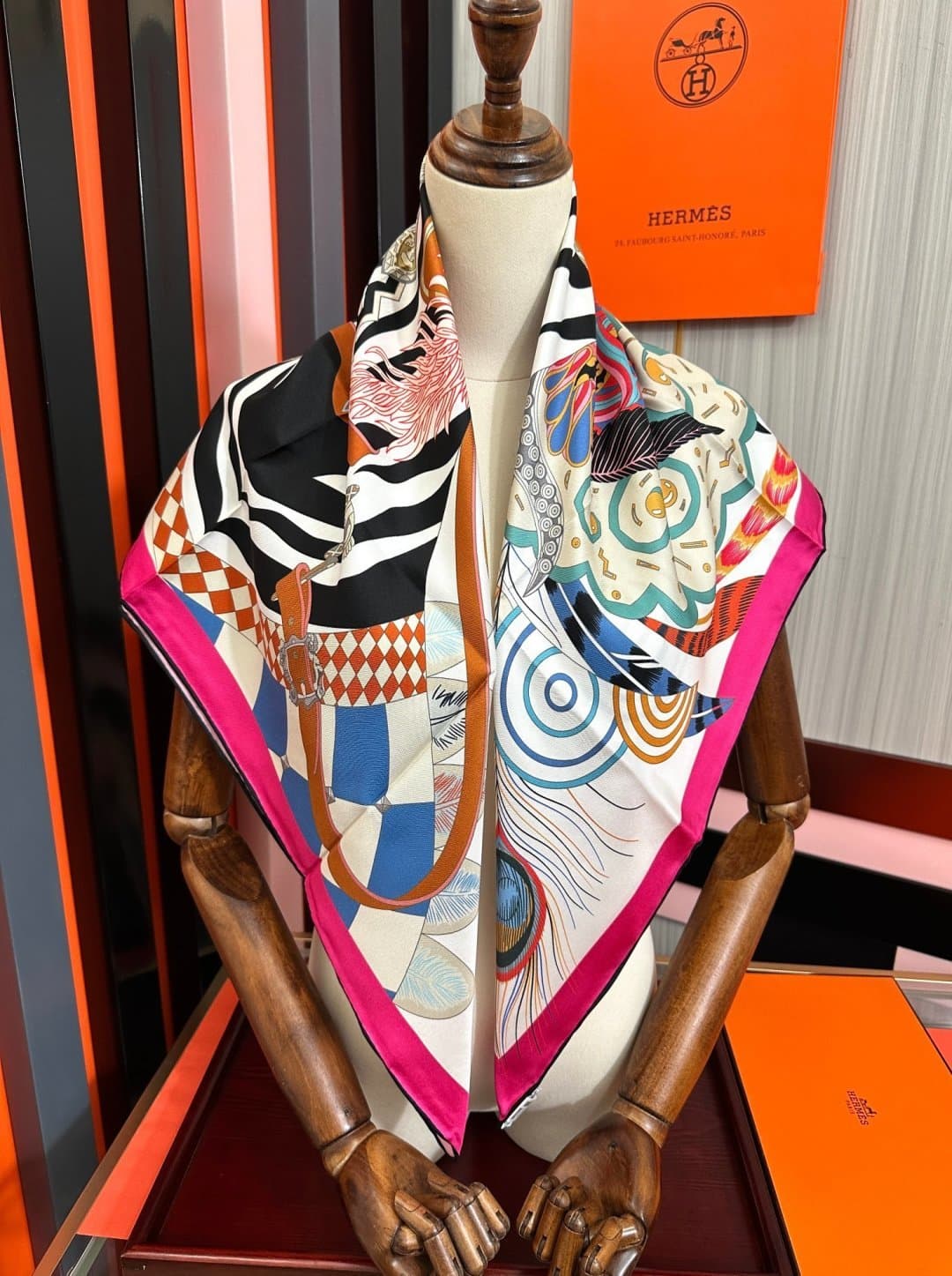 Hermès Cheval Masque Shawl Scarf