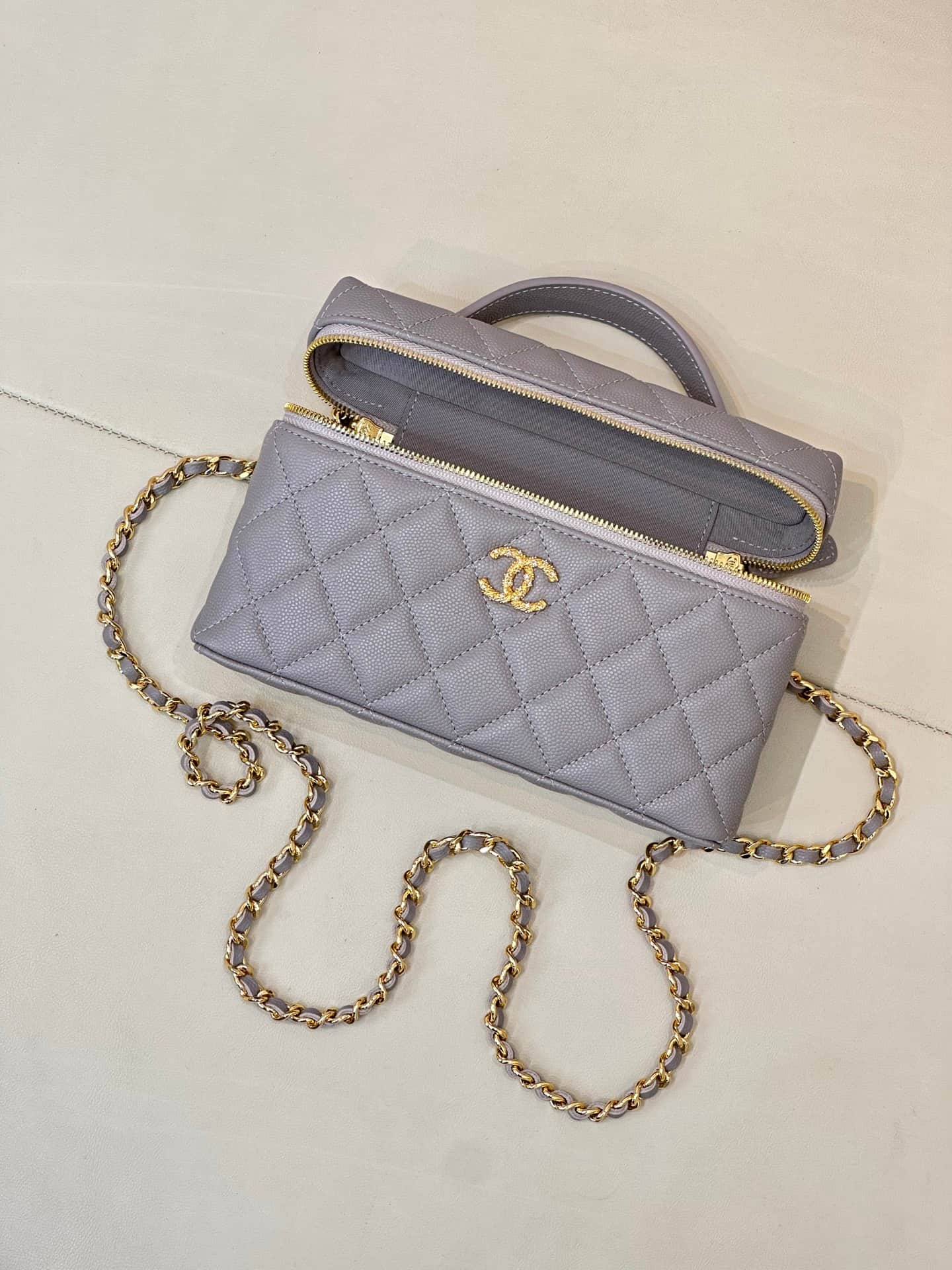 Chanel Classic Vanity With Chain Grained Shiny Calfskin & Gold-Tone Metal Grey AP5090 TOP