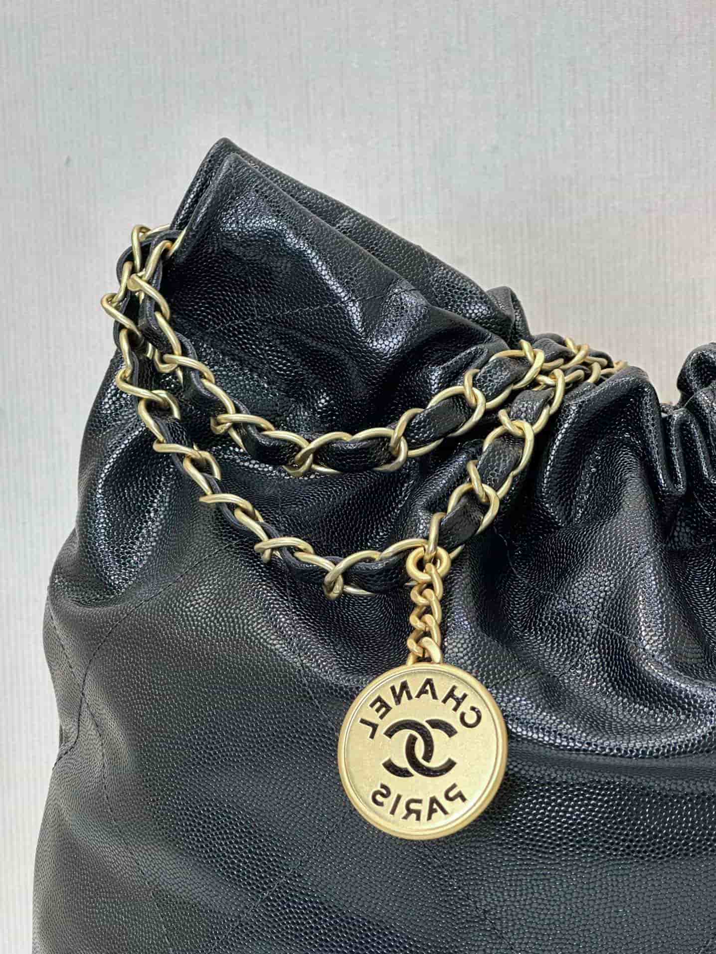 Chanel 22 Small handbag Shiny calfskin & Gold-tone metal AS3260 Black TOP