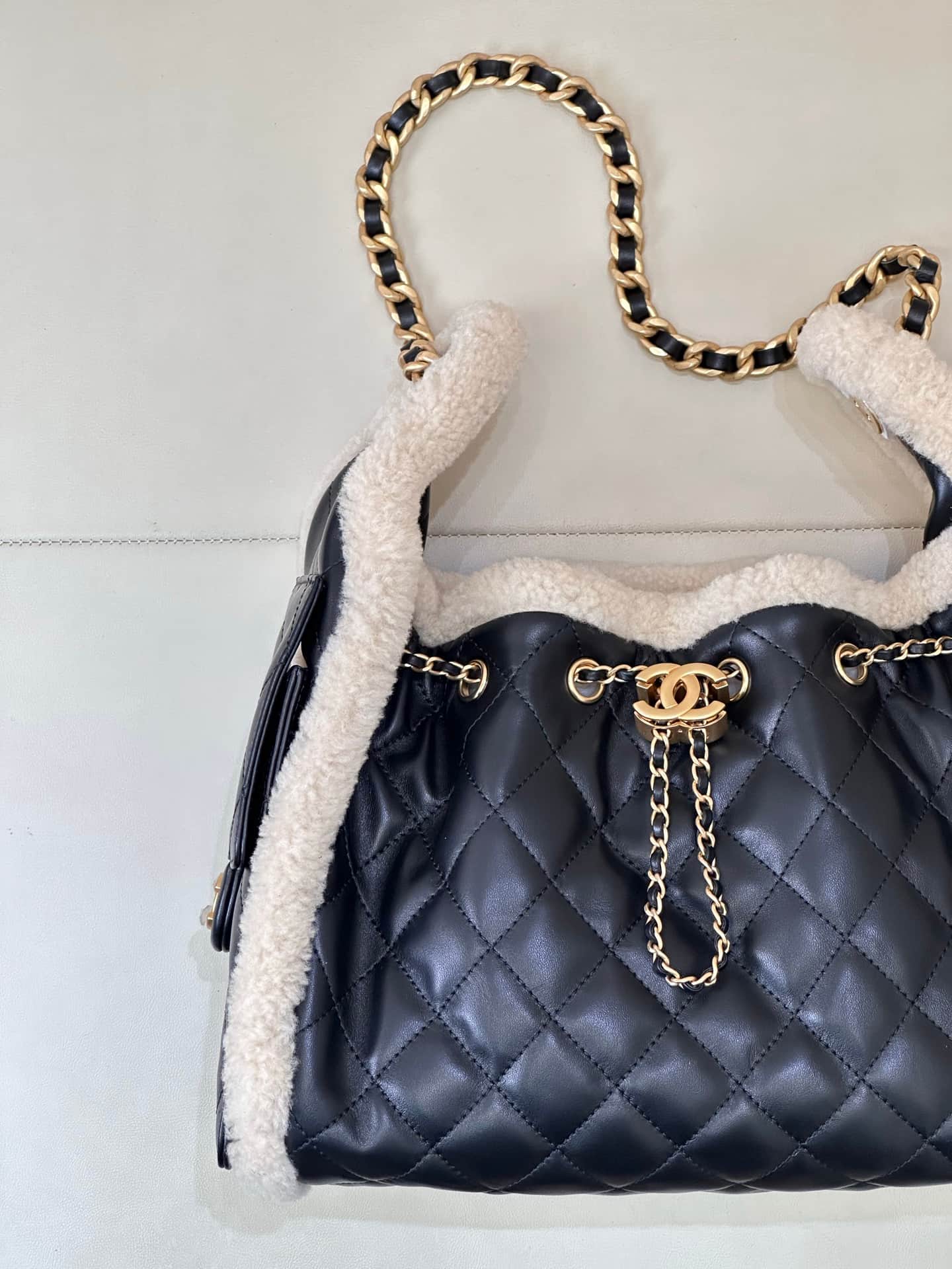 Chanel 25 Small Hobo handbag AS5293 Lambskin with crumpled sheepskin shearling&Gold-tone Metal Black TOP