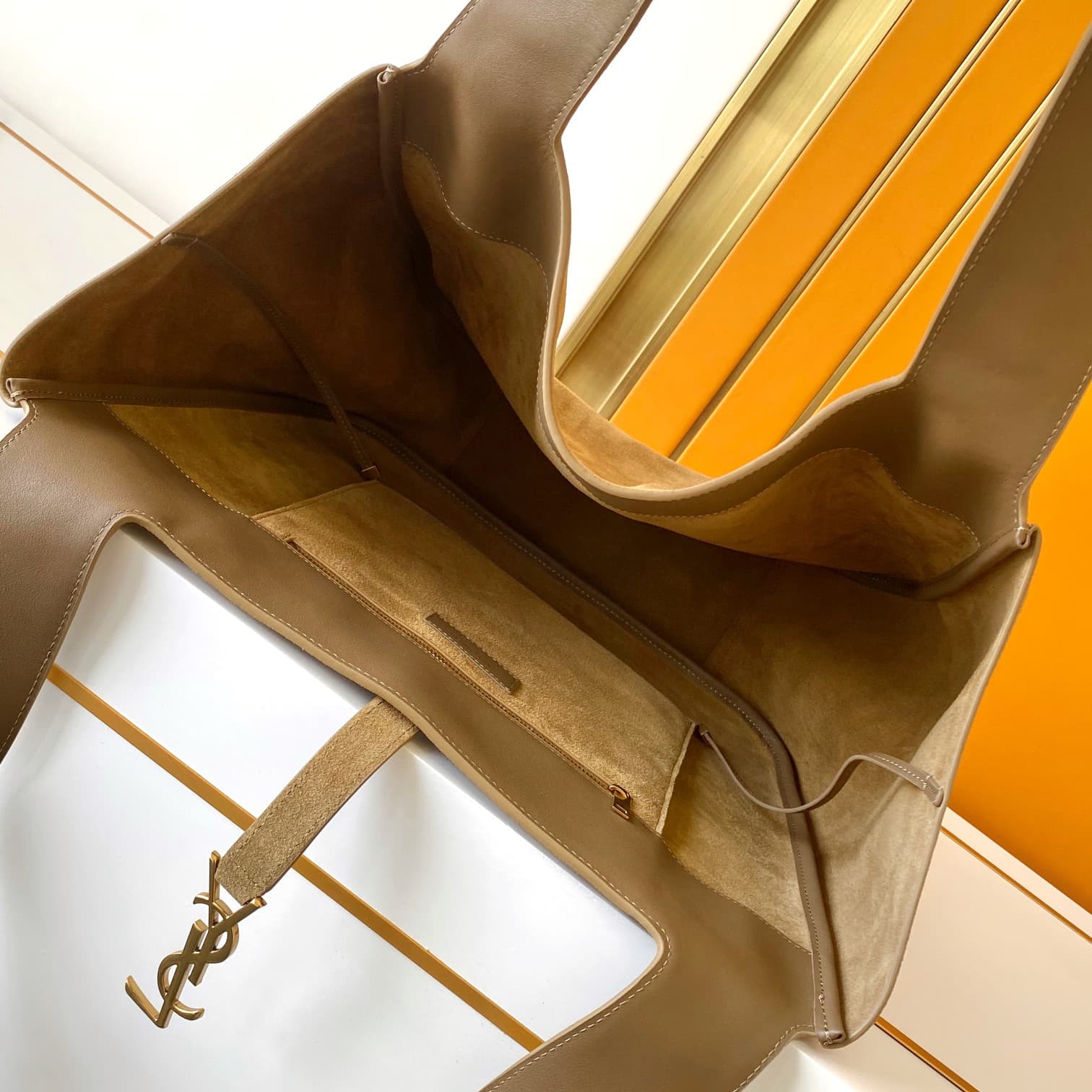LE 5 À 7 BEA IN SUEDE GOLDEN LEAF High