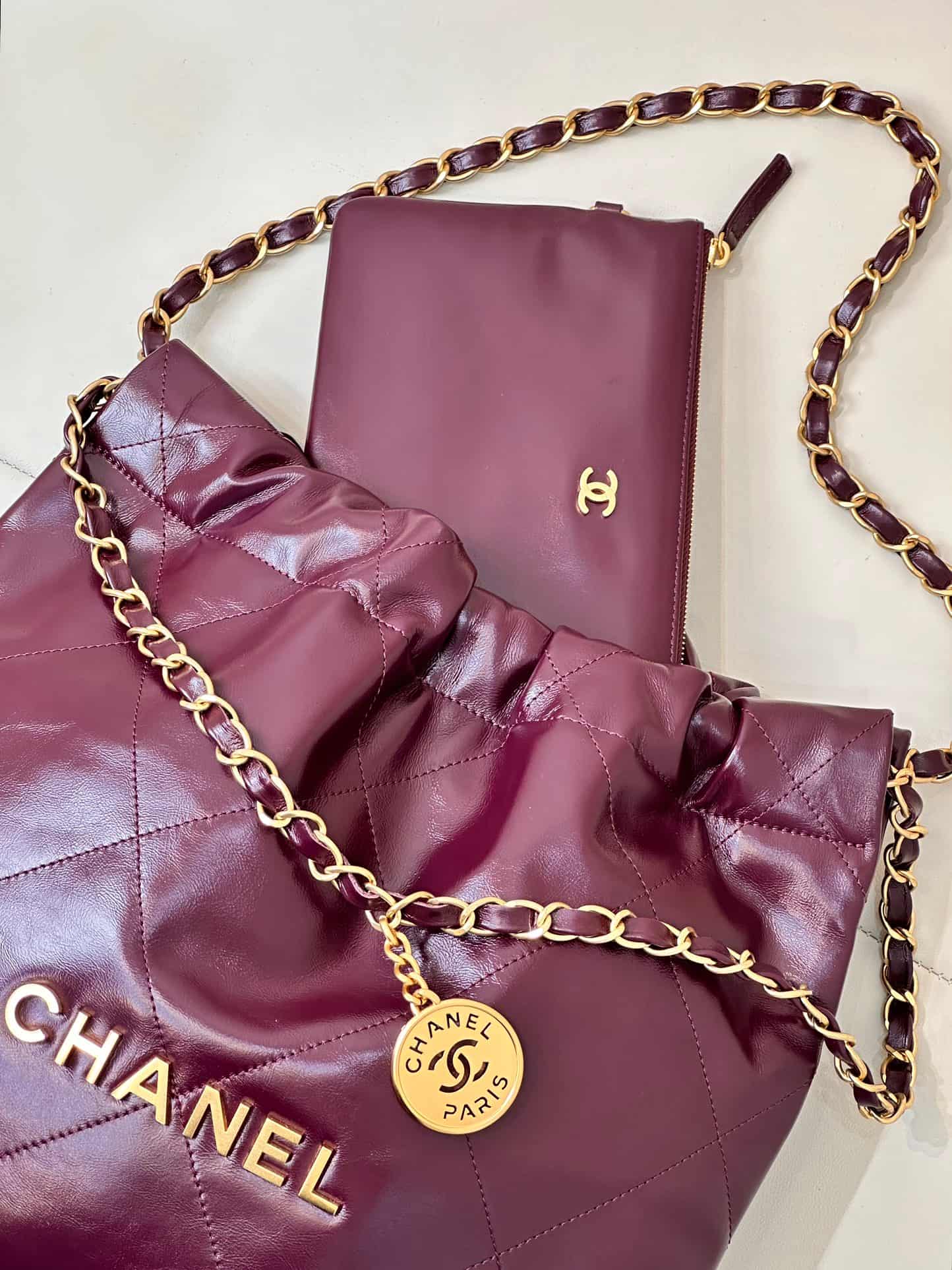 Chanel 22 Small handbag Shiny calfskin & gold-tone metal AS3260 Burgundy TOP