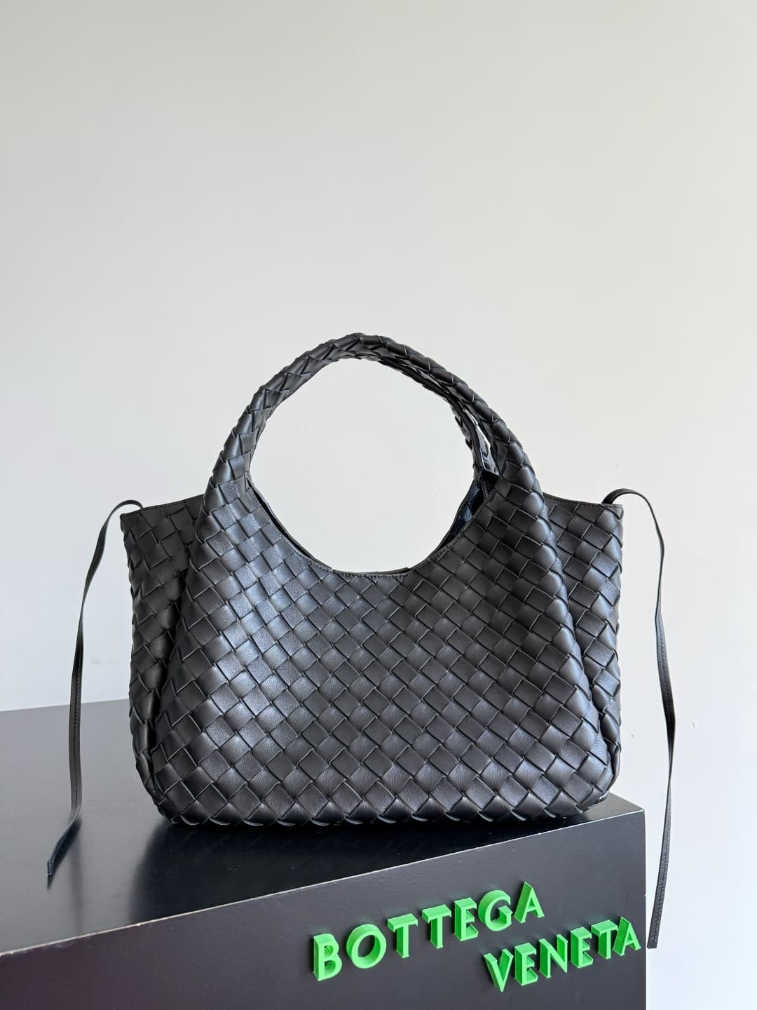 Bottega Veneta Medium Campana shoulder bag in Intrecciato leather Black TOP