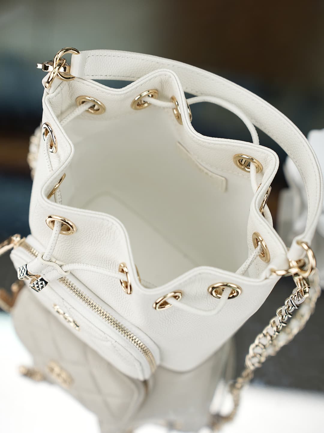 Chanel Business Affinity Bucket Bag Grained Calfskin&Gold-Tone Metal White AS4775 A